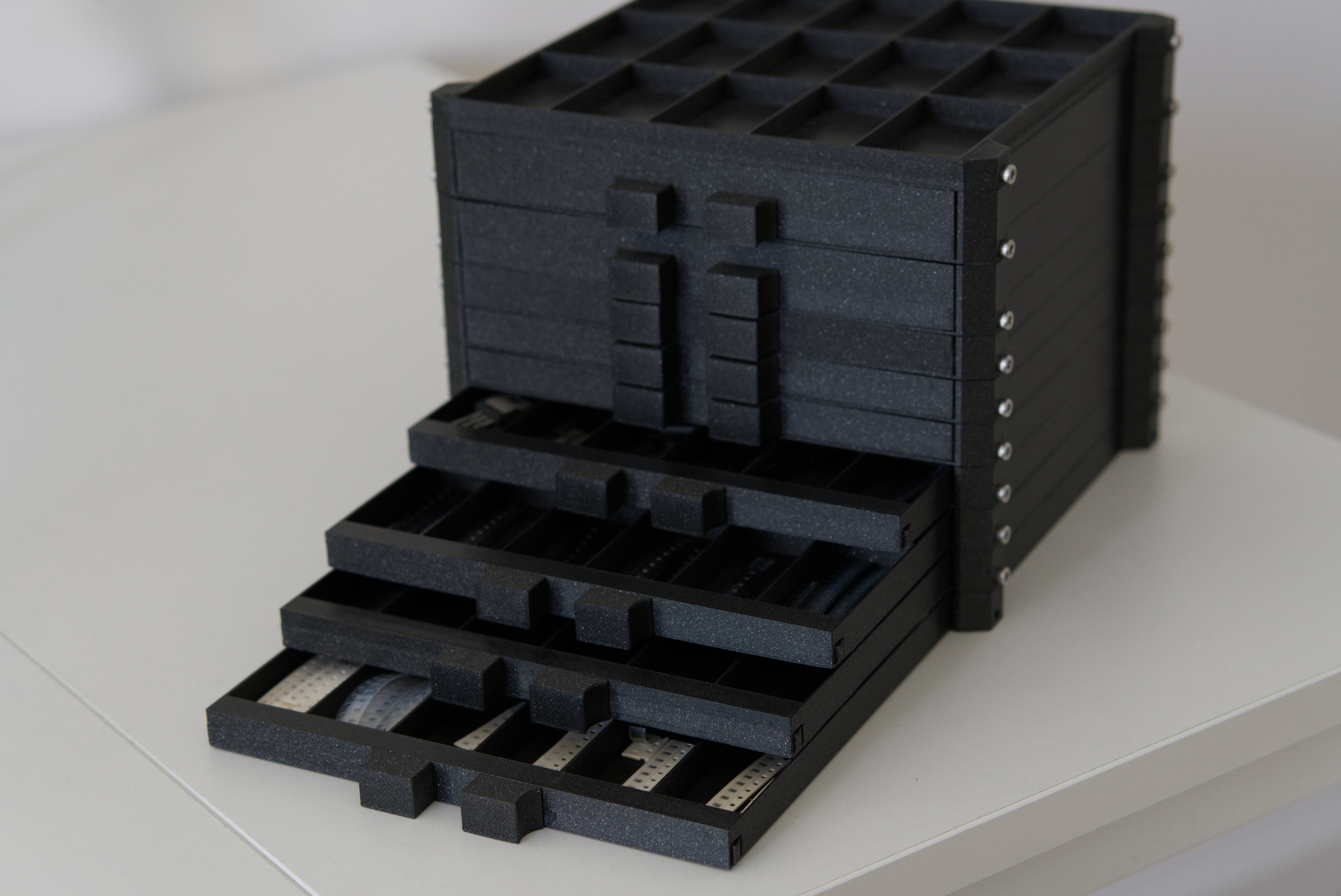 Expandable storage system - photo 2