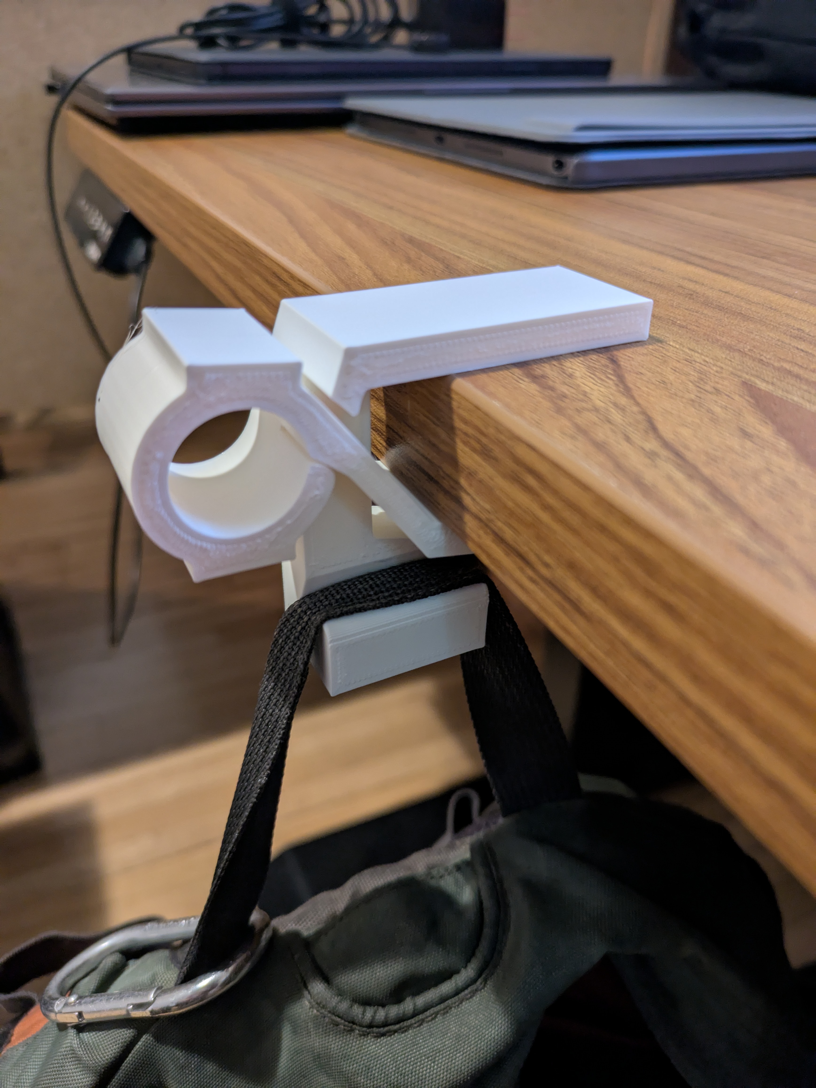 Backpack Clamp Hook – Gravity-Lock Design - photo 2