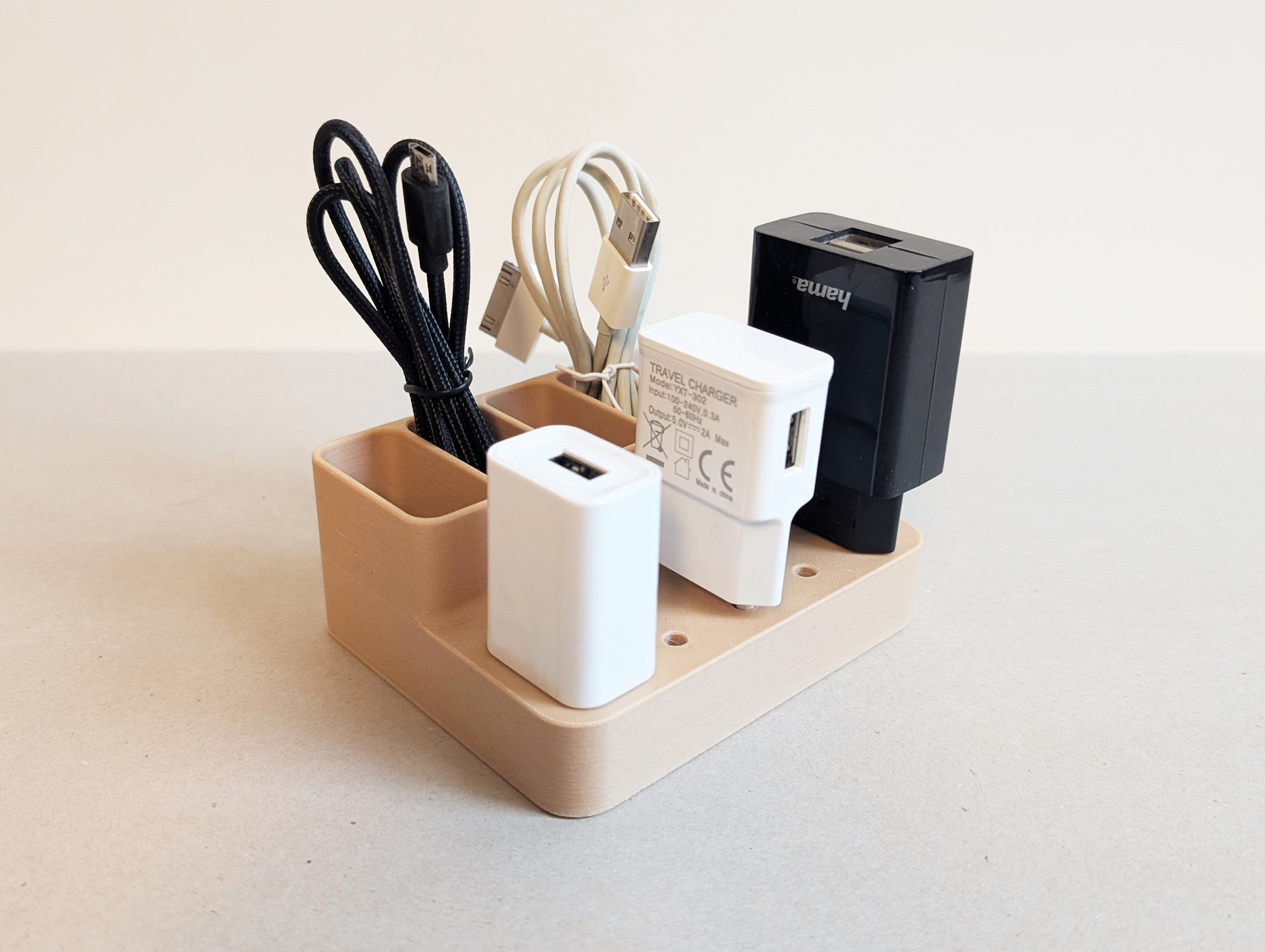 SMALLER Organizer for USB cables & chargers EU/US/UK - 5 slots | REMIX