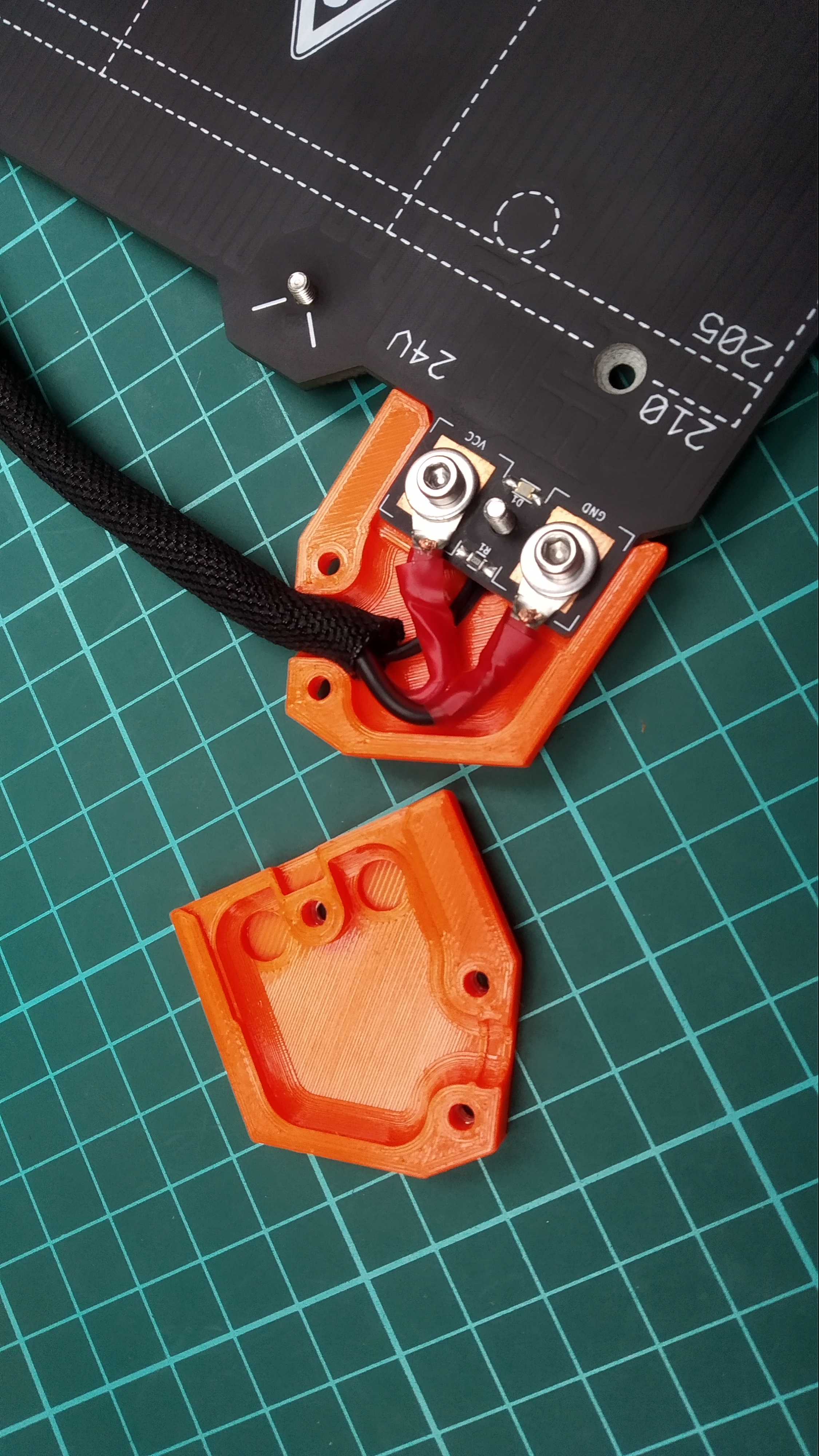 V2 of Angled heatbed cable cover (REMIX) - photo 2