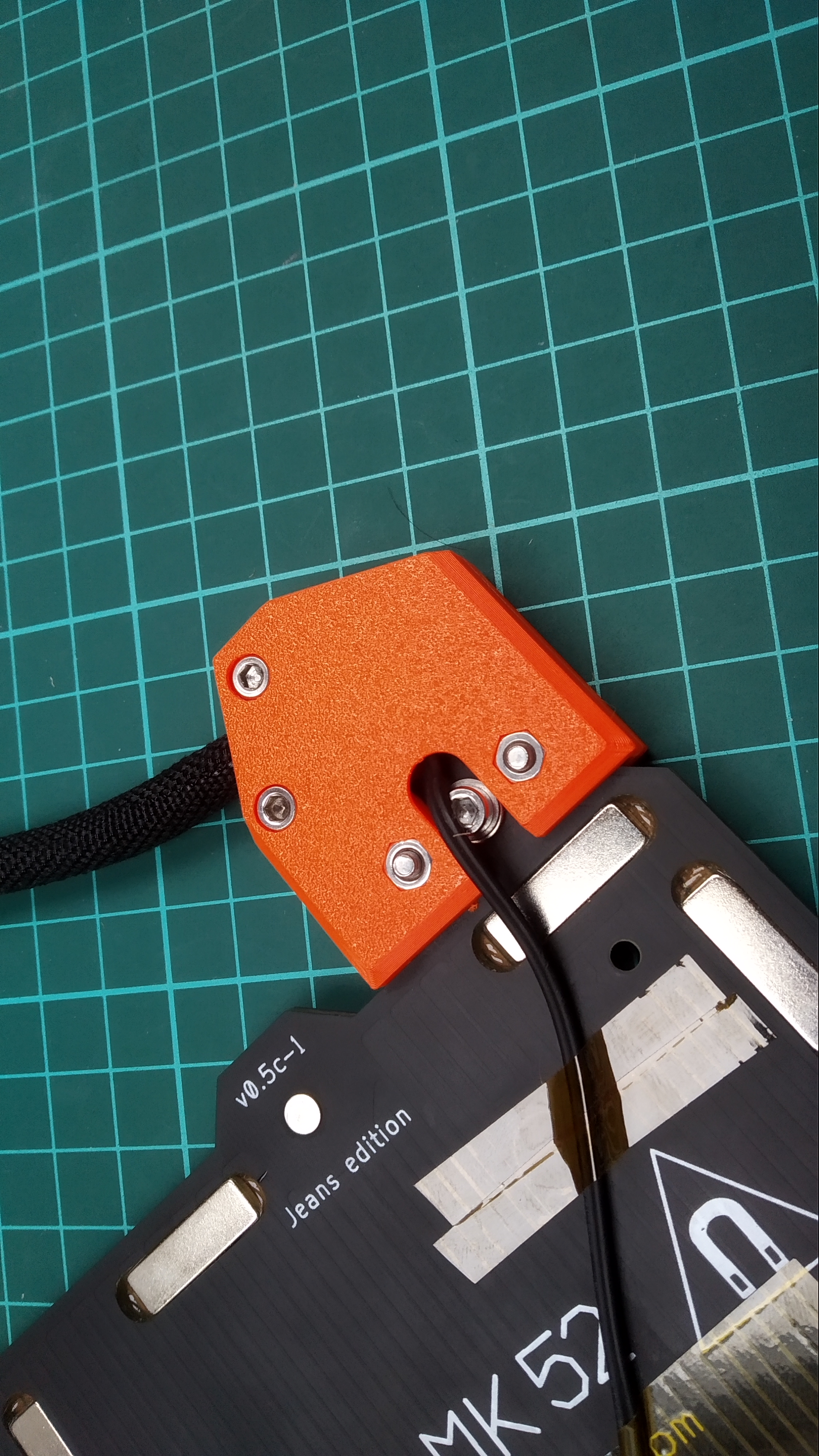 V2 of Angled heatbed cable cover (REMIX) - photo 4