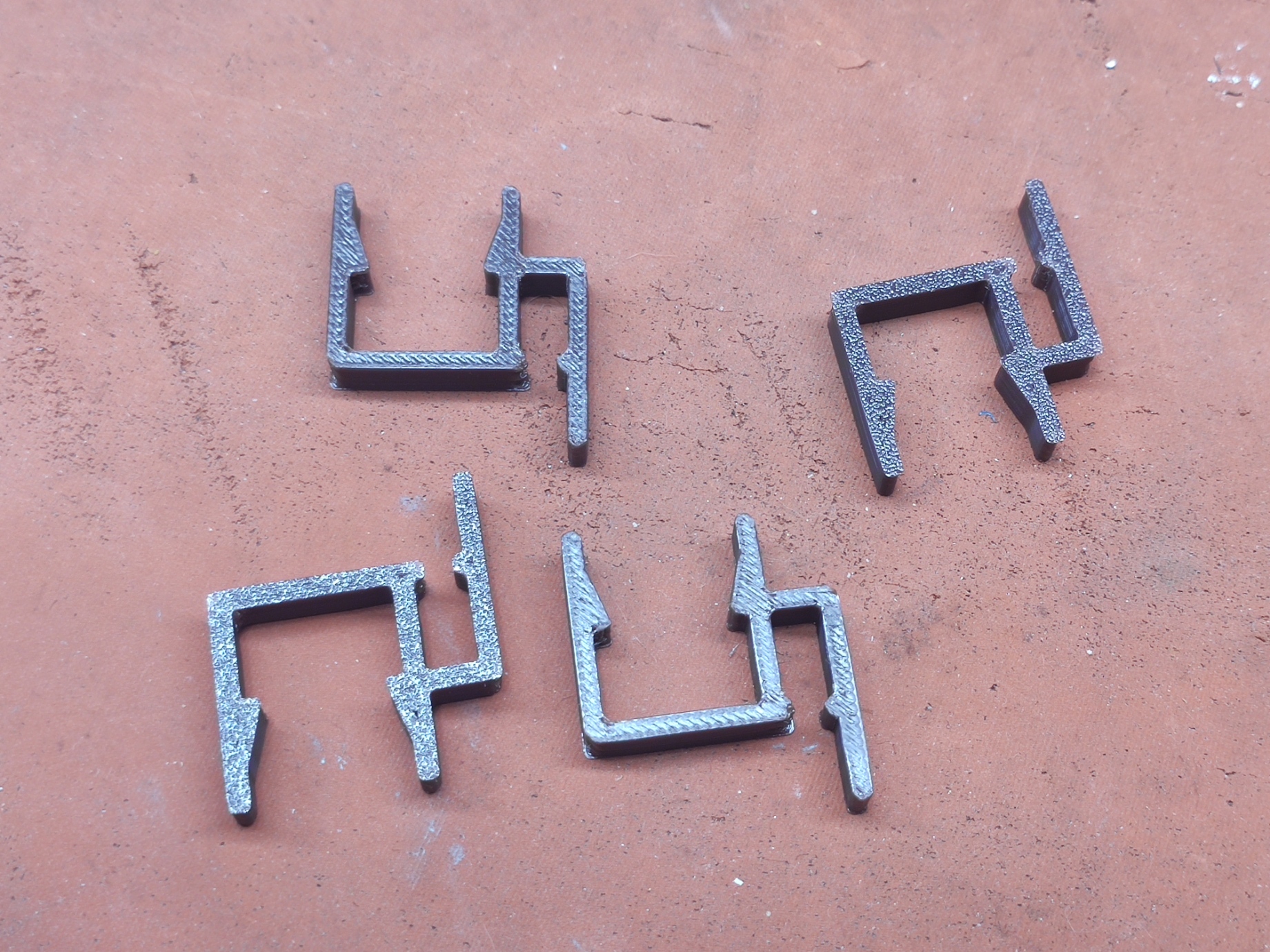 Qidi Q1 Pro tube bracket on chain