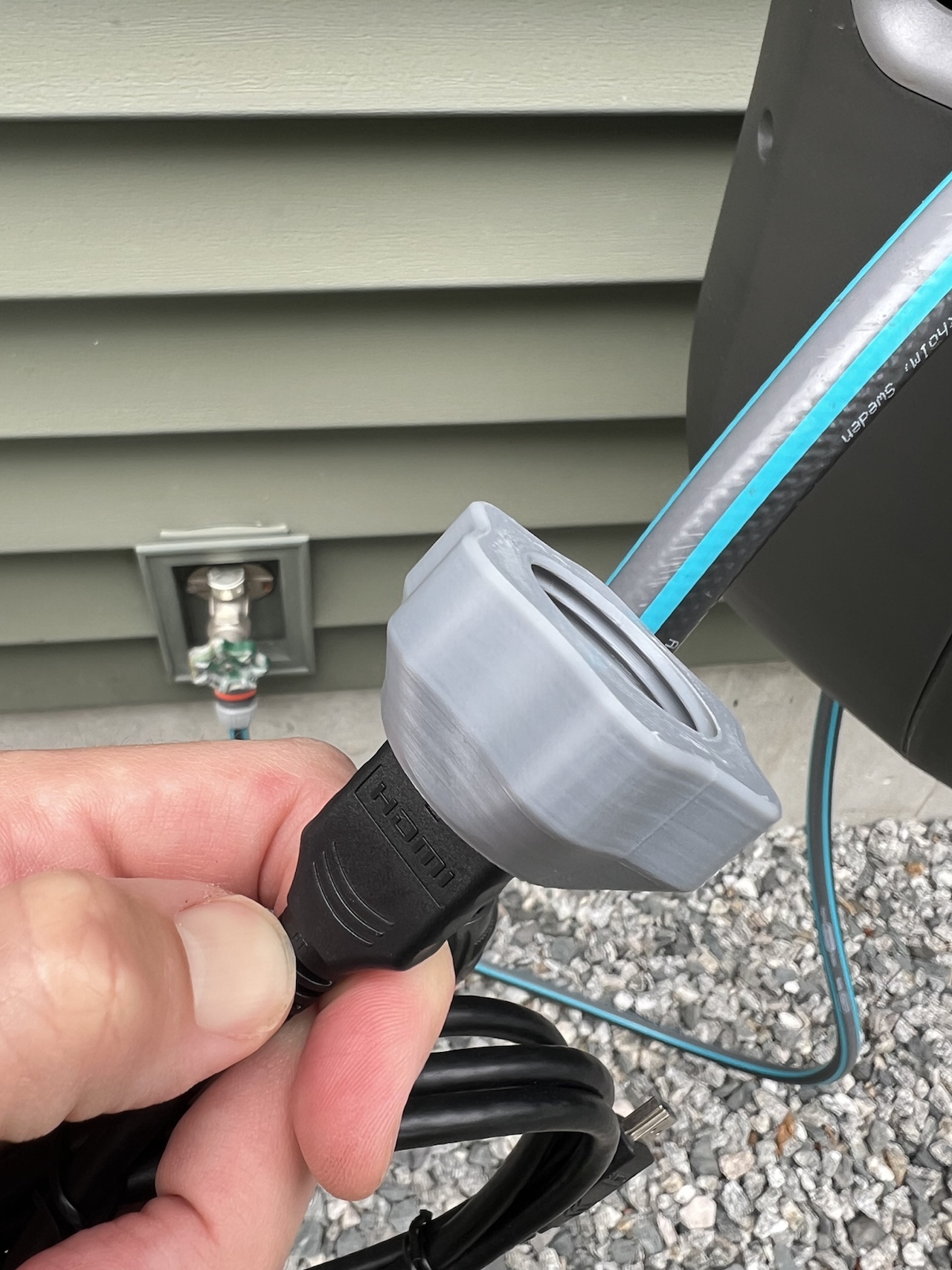 Cursed Connectors: H2O to HDMI Adapter - photo 2
