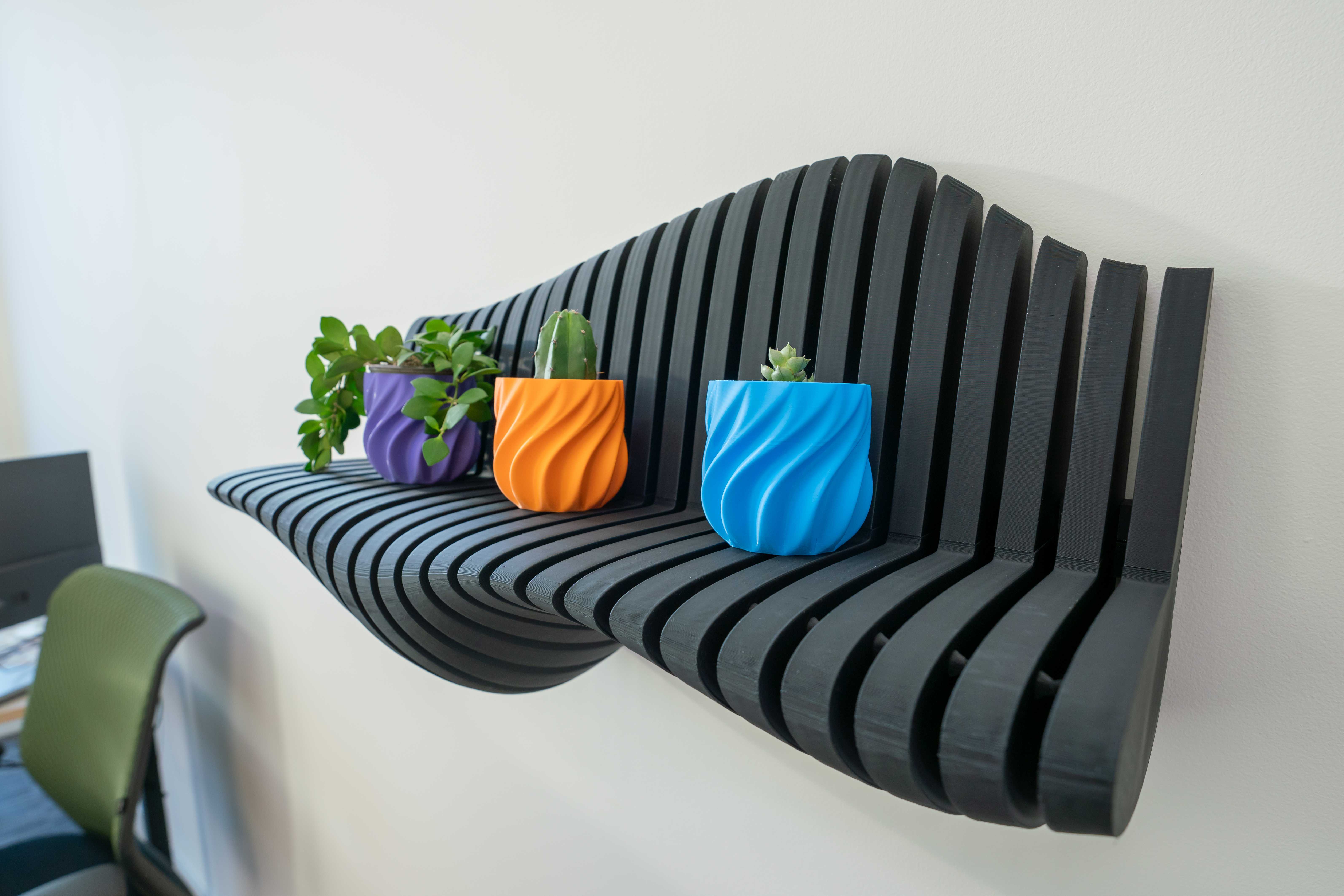 Wavy decorate ribs shelf