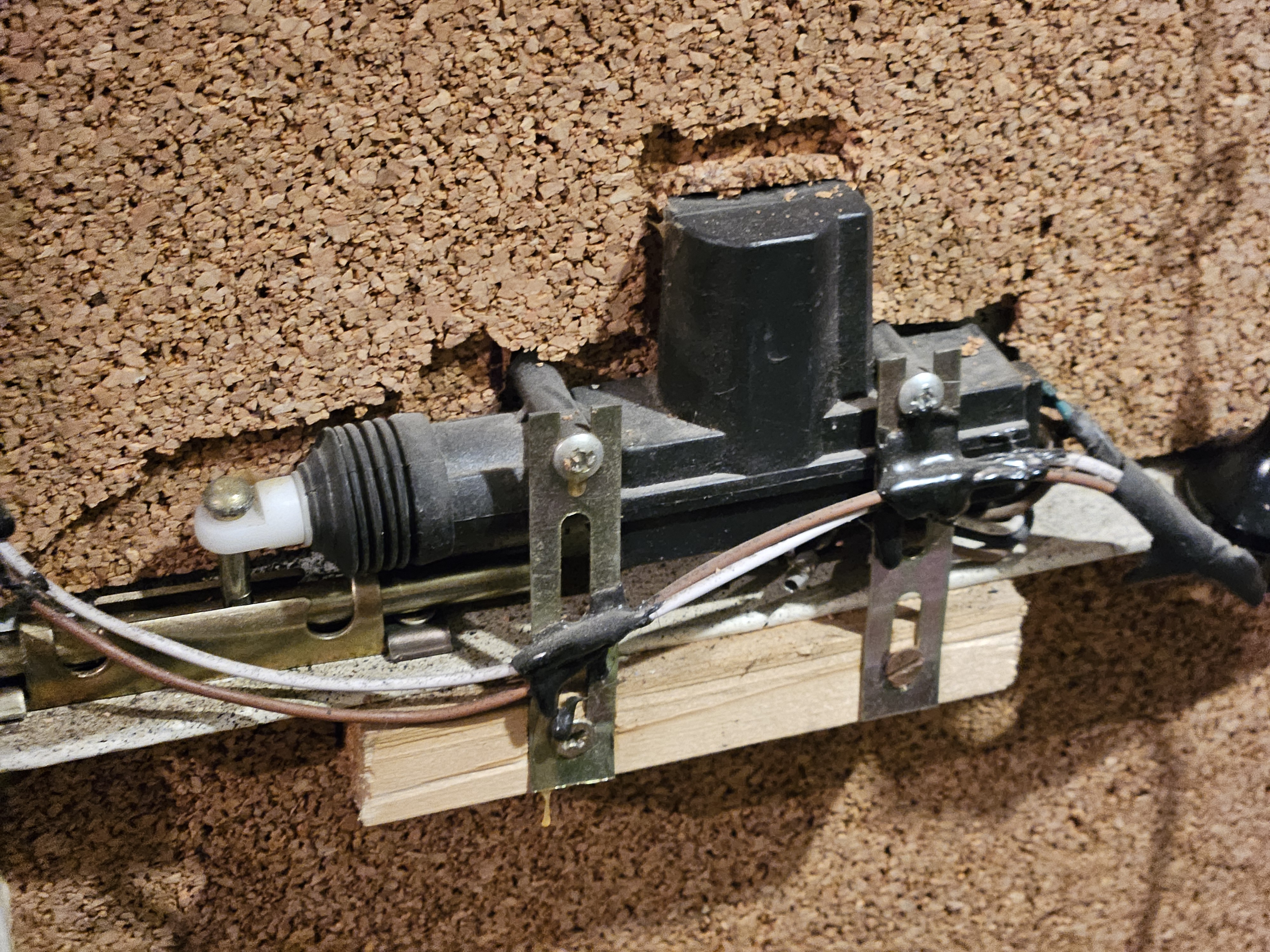 Electric door lock using car actuators - photo 4