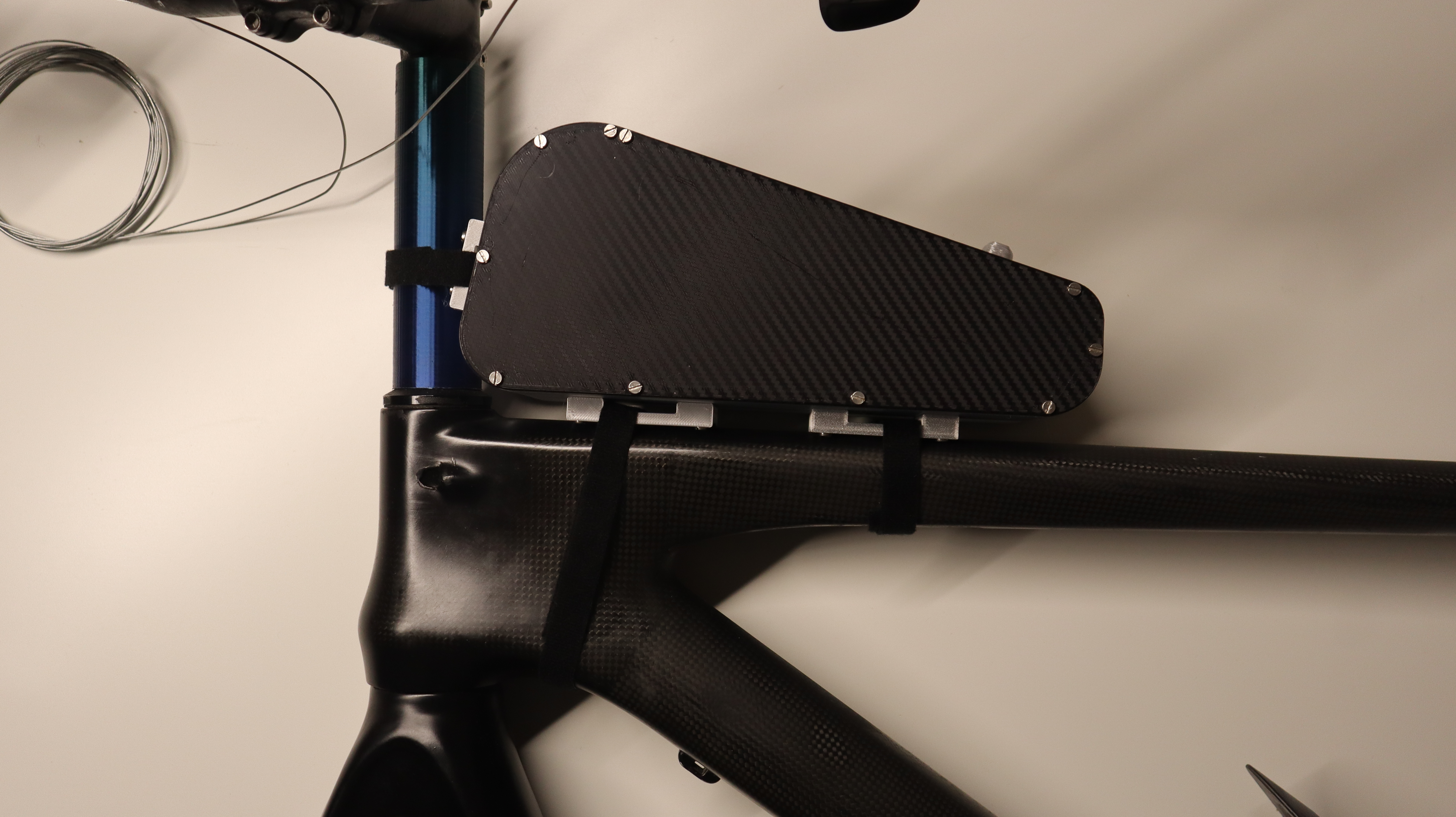 Bike storage tank with lock(No Supports)