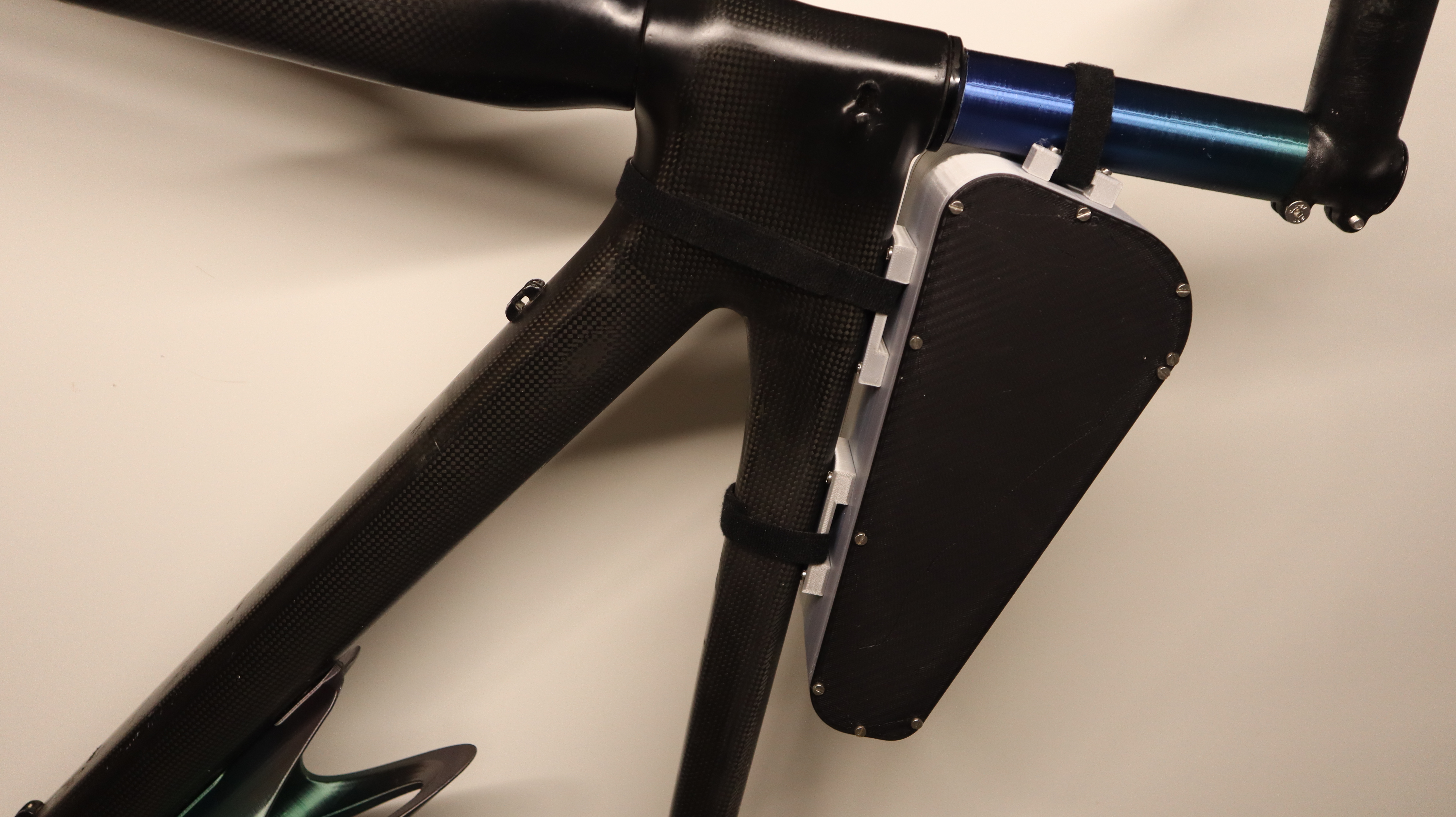 Bike storage tank with lock(No Supports) - photo 2