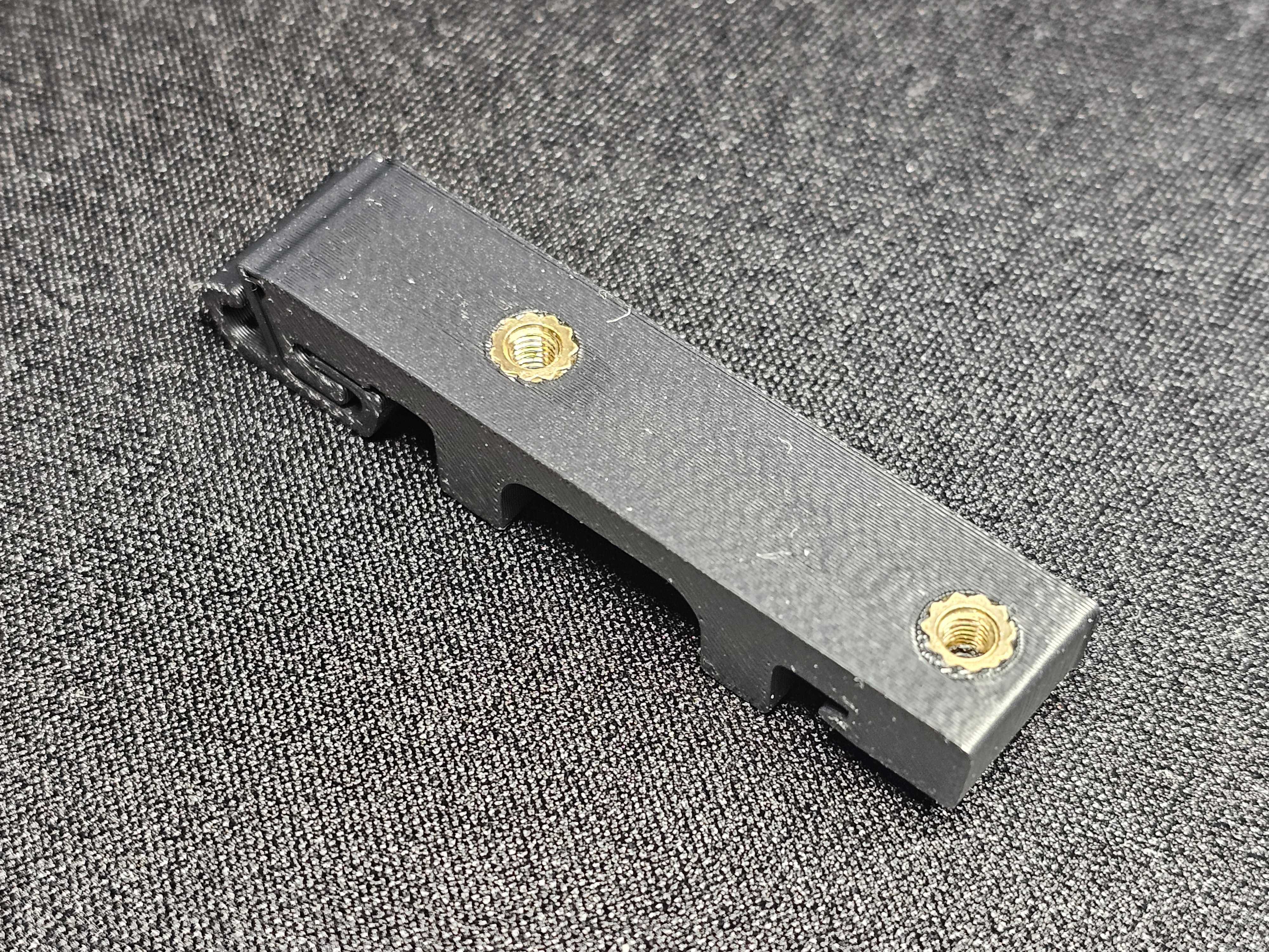 Low-profile DIN rail clip - photo 2