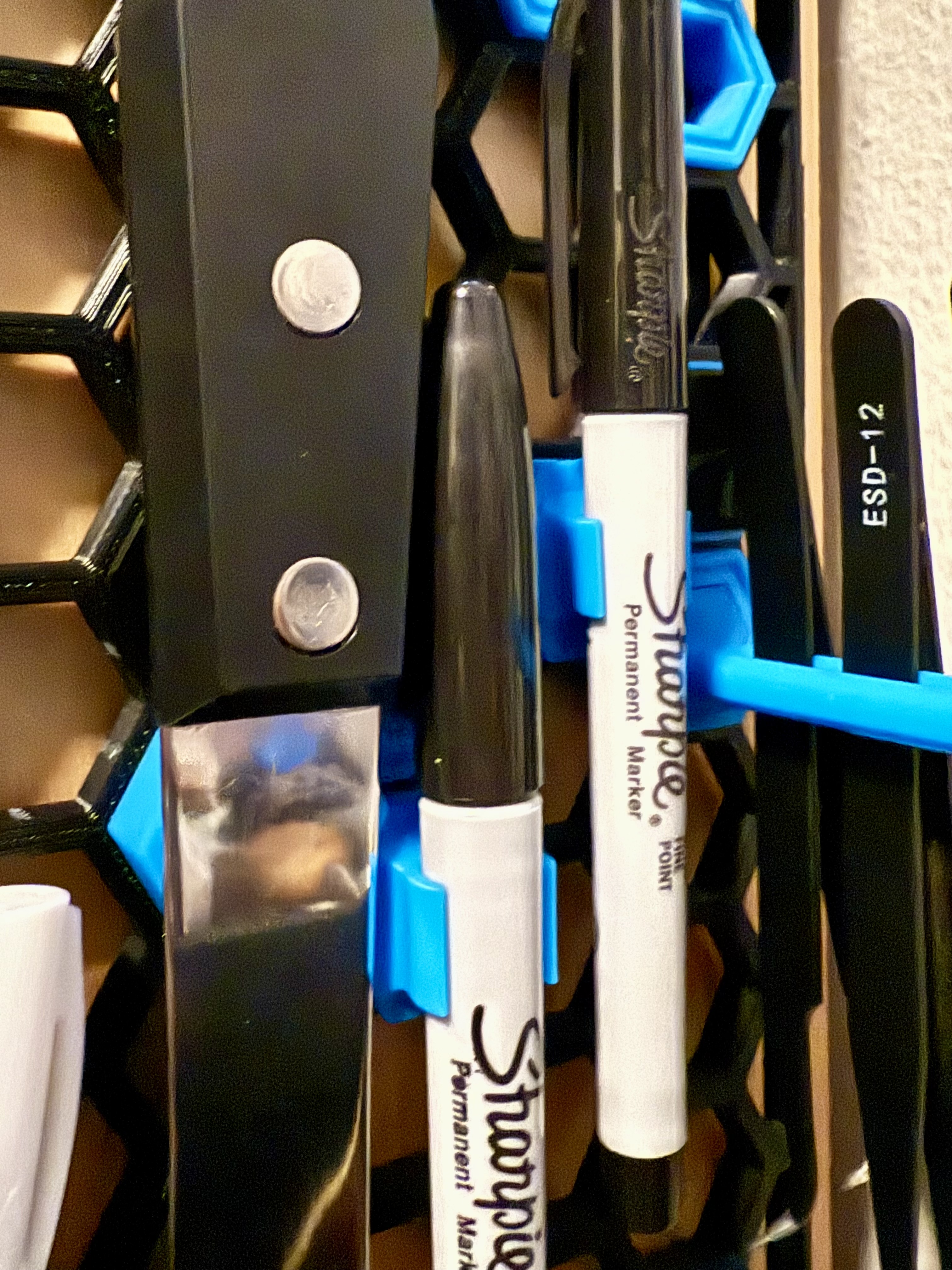 Ultra-Fine Sharpie Pen Holder for Honeycomb Storage Wall (HSW) — M4 Bolt