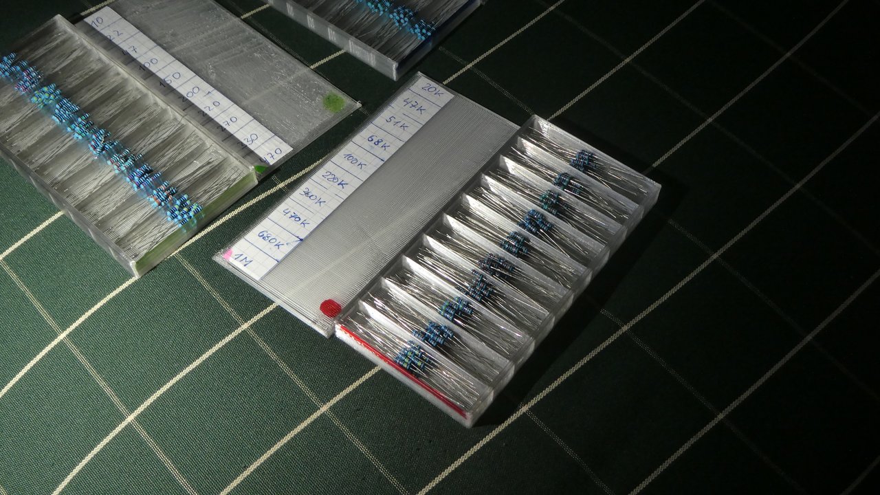 Parametric section box, storage for resistors and other stuff (FreeCAD) - photo 2
