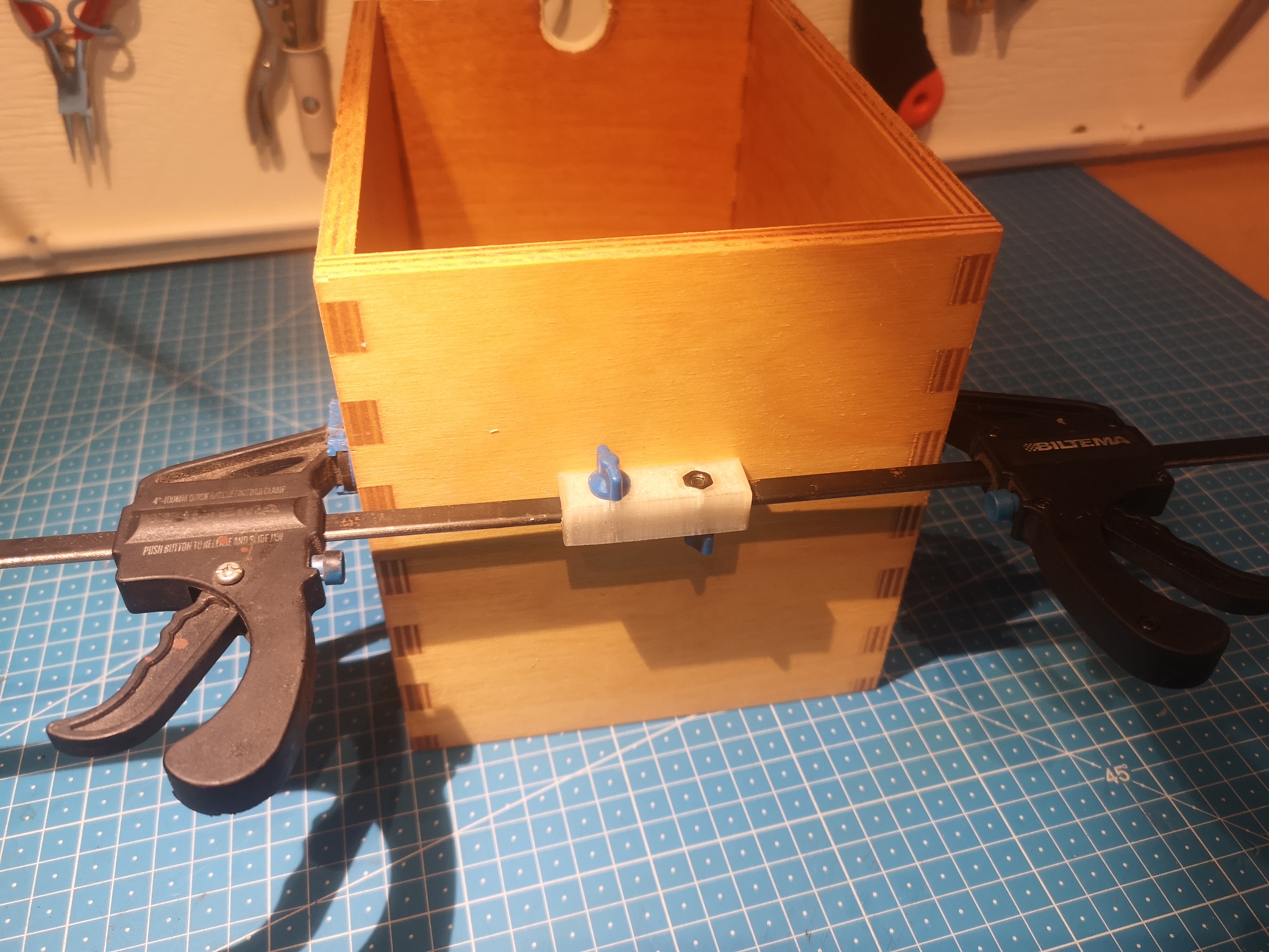 Small clamp connector