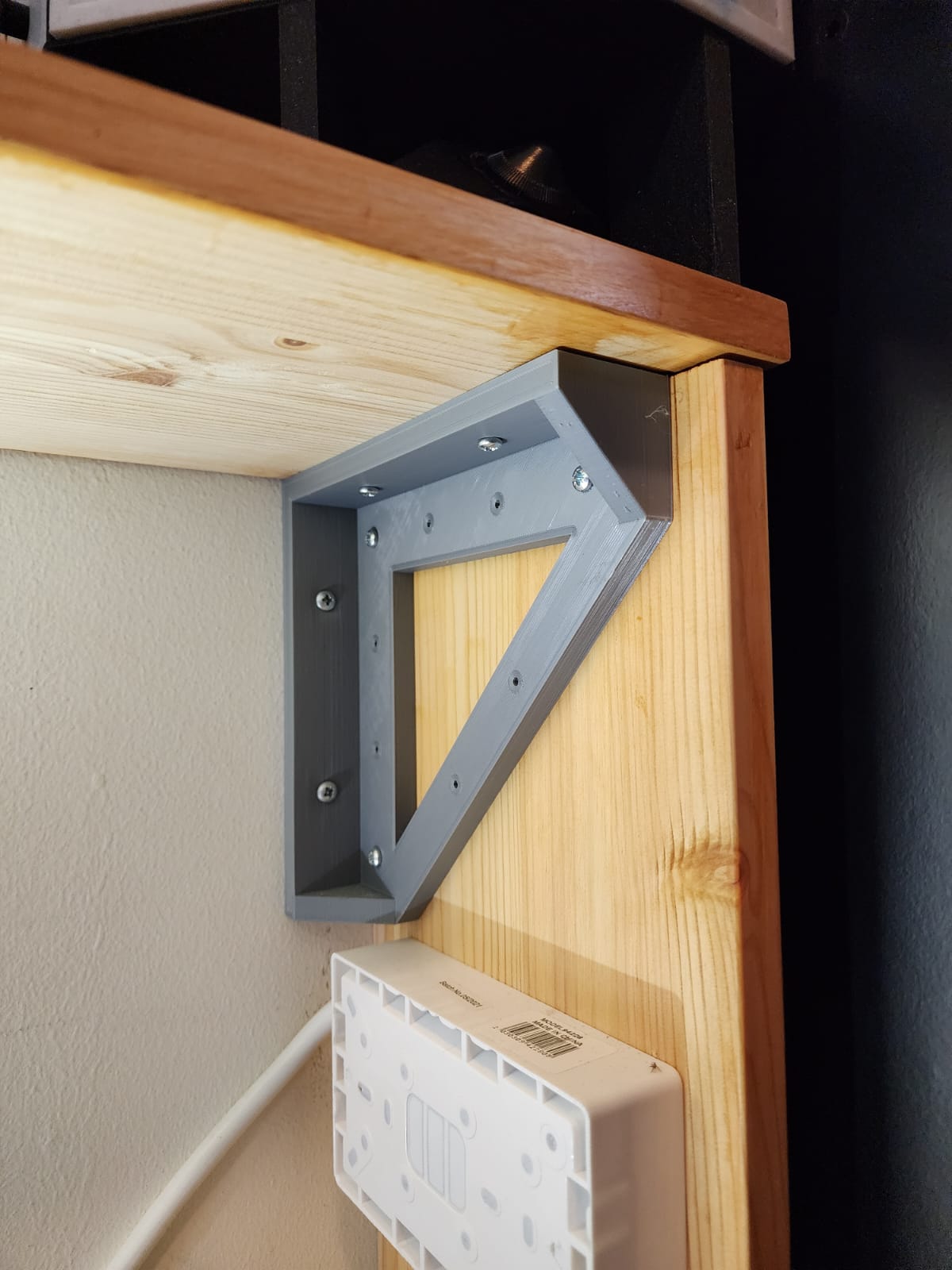 Heavy Duty Shelf Bracket