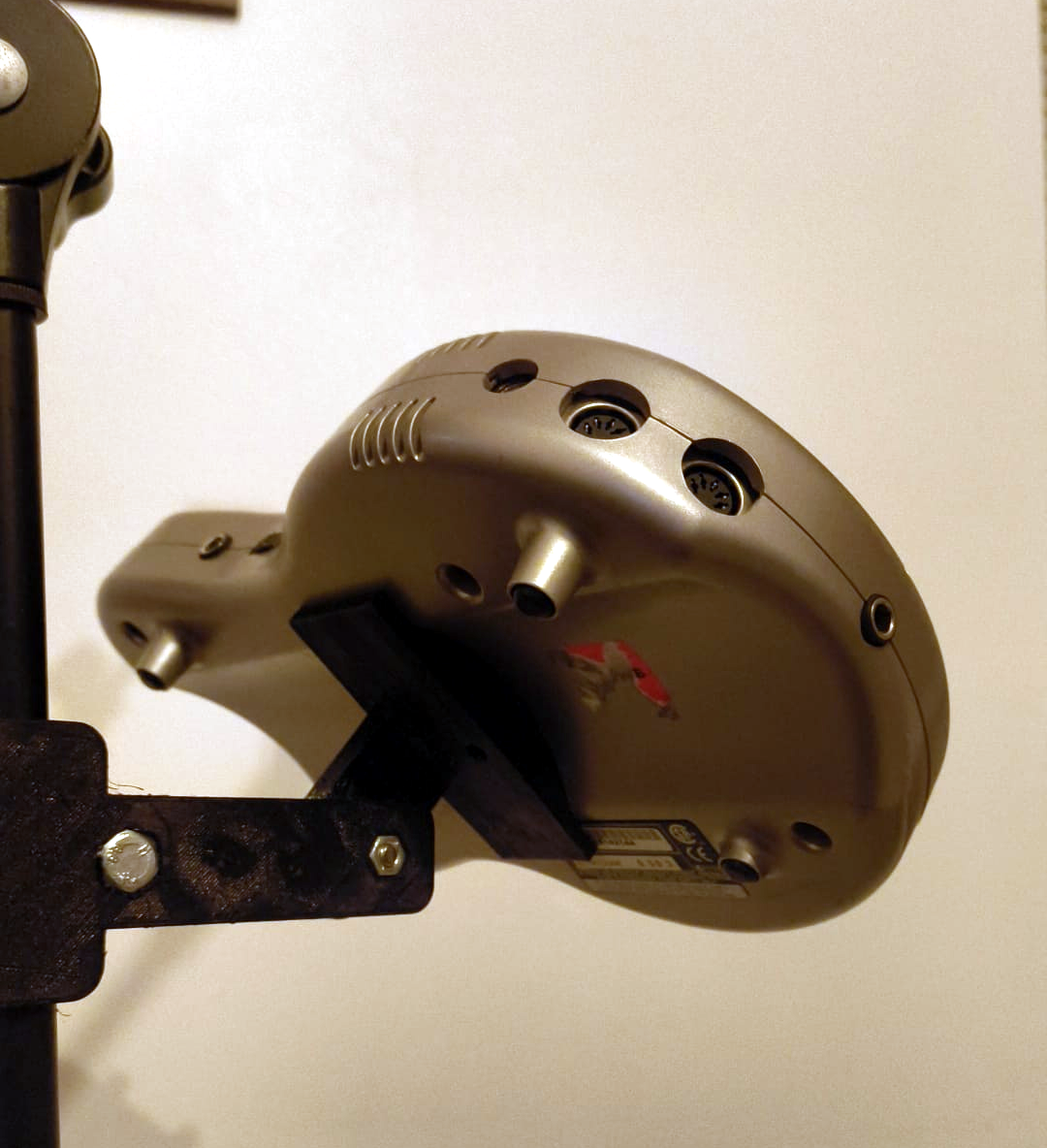 Behringer V-Amp mic stand clamp - photo 2