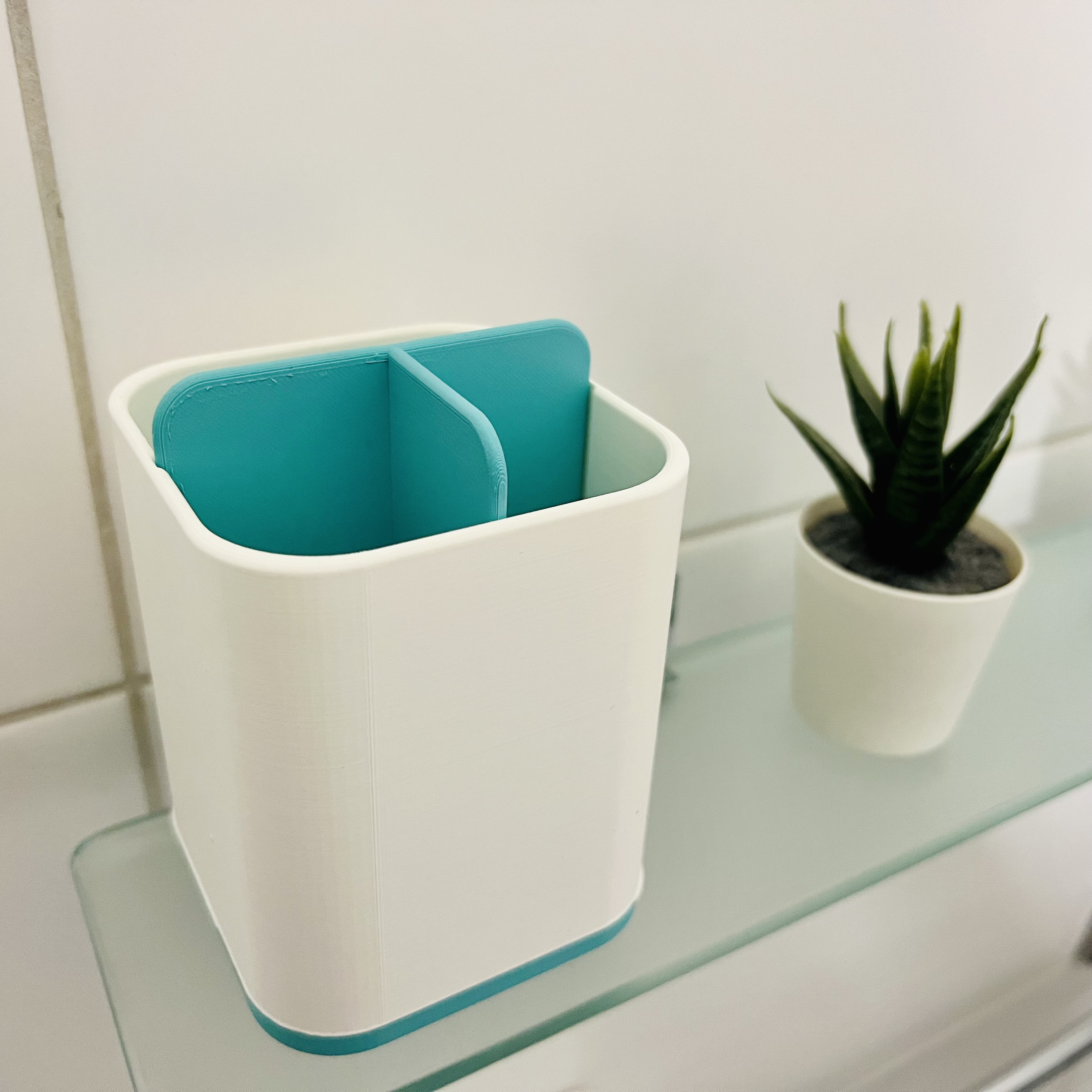 Joseph Joseph Style Toothbrush Holder