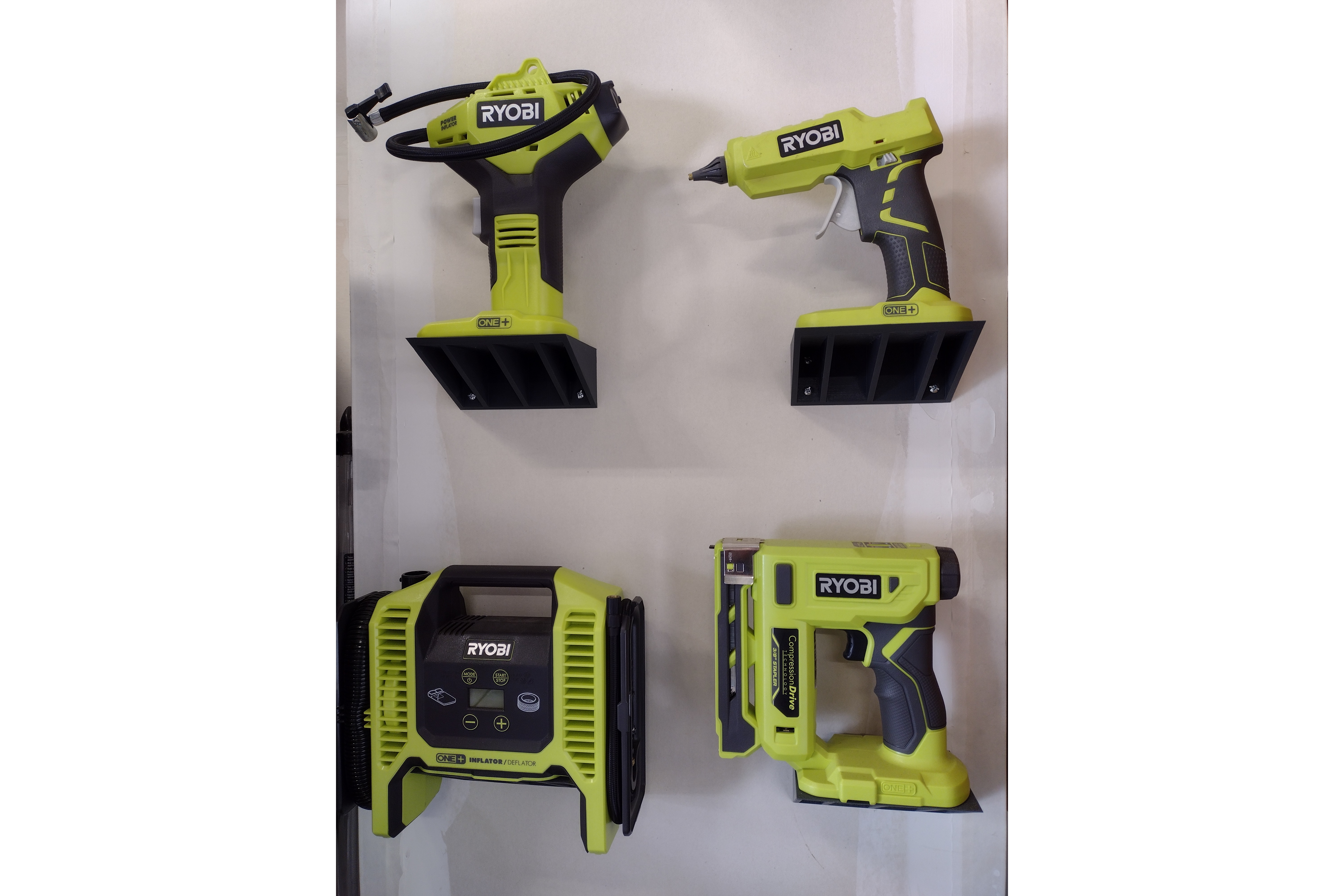 Tool shelf compatible with Ryobi 18v