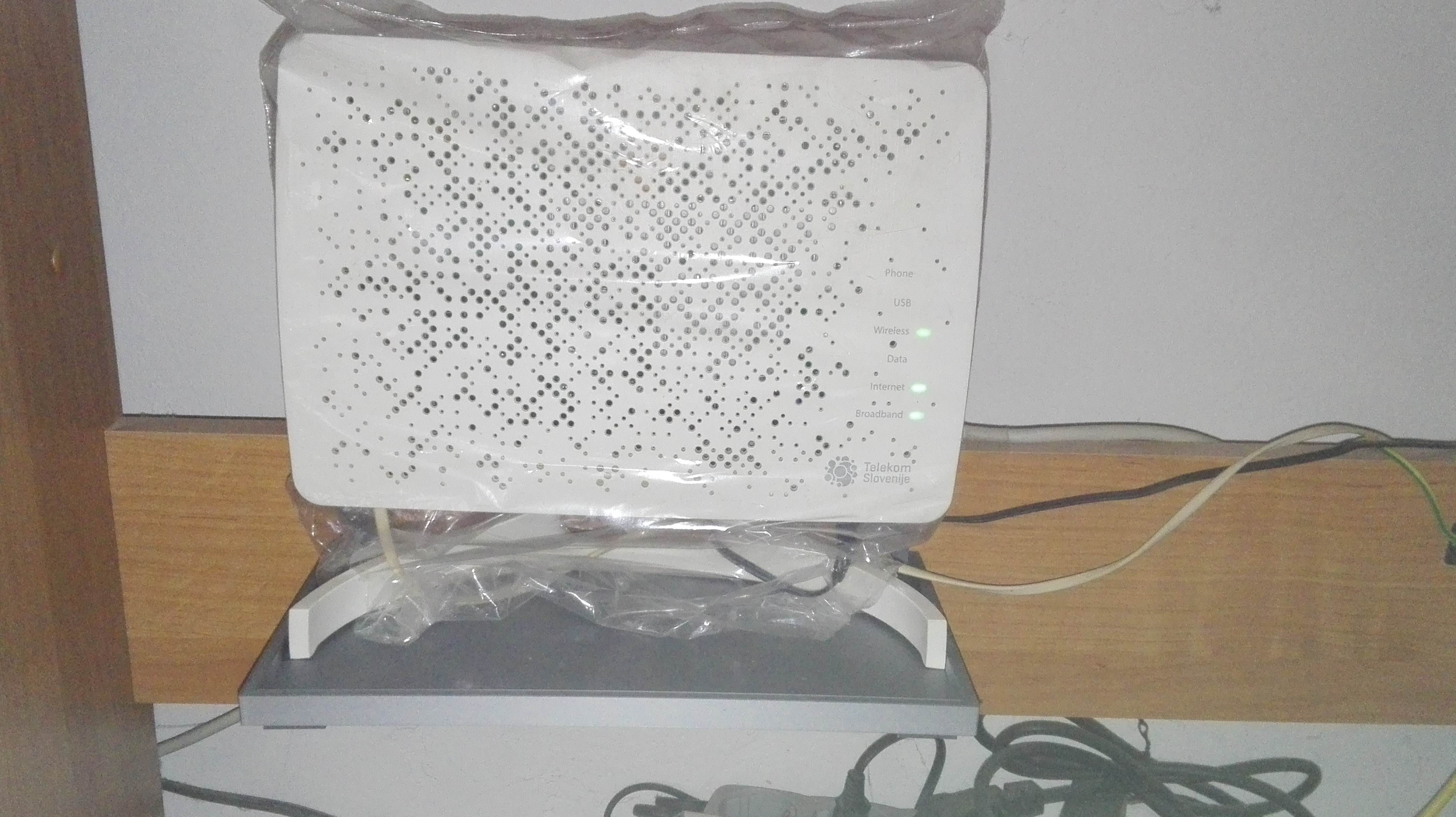 Small hanging shelf for a modem/router - photo 4