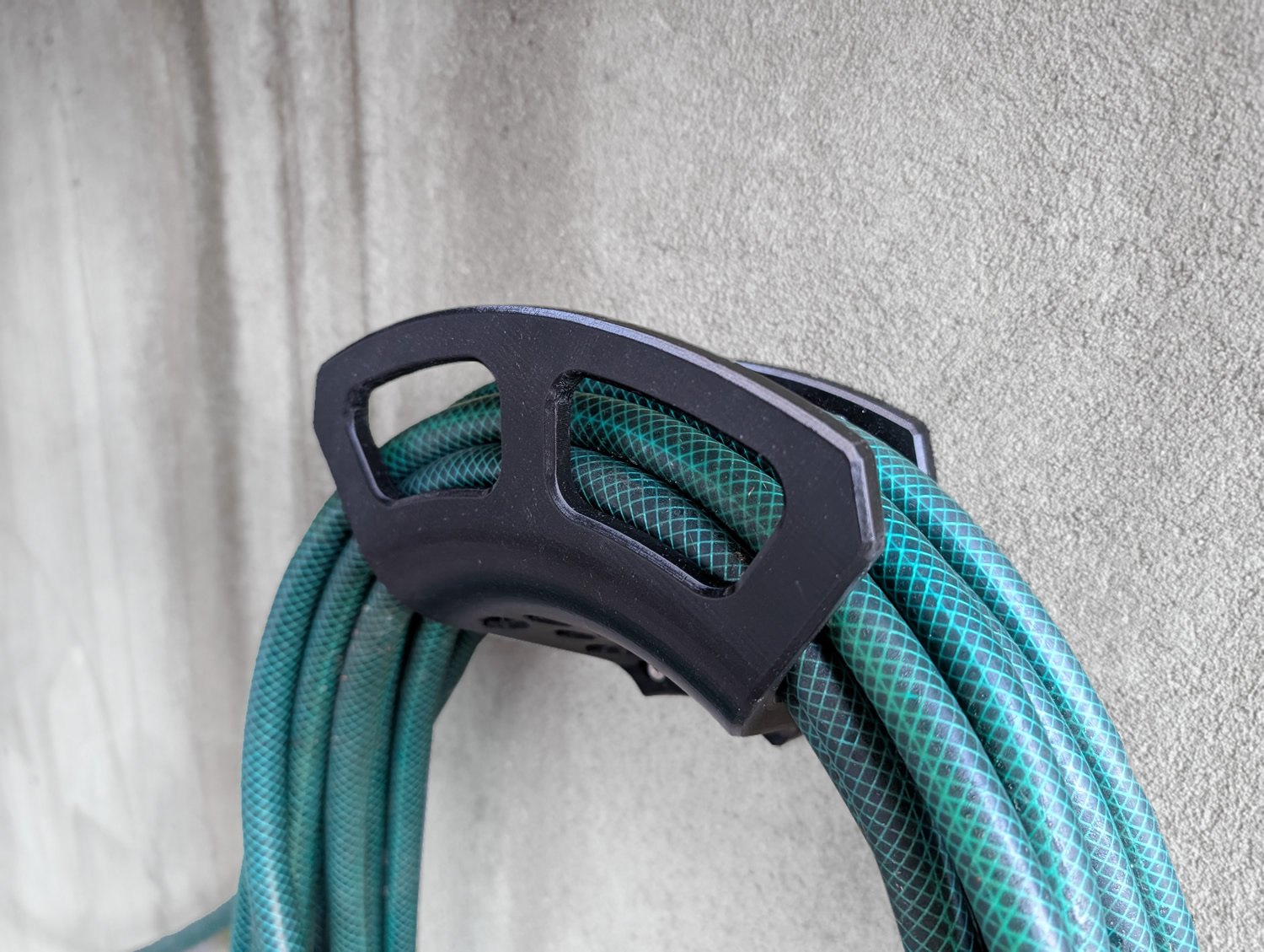 Strong garden hose holder