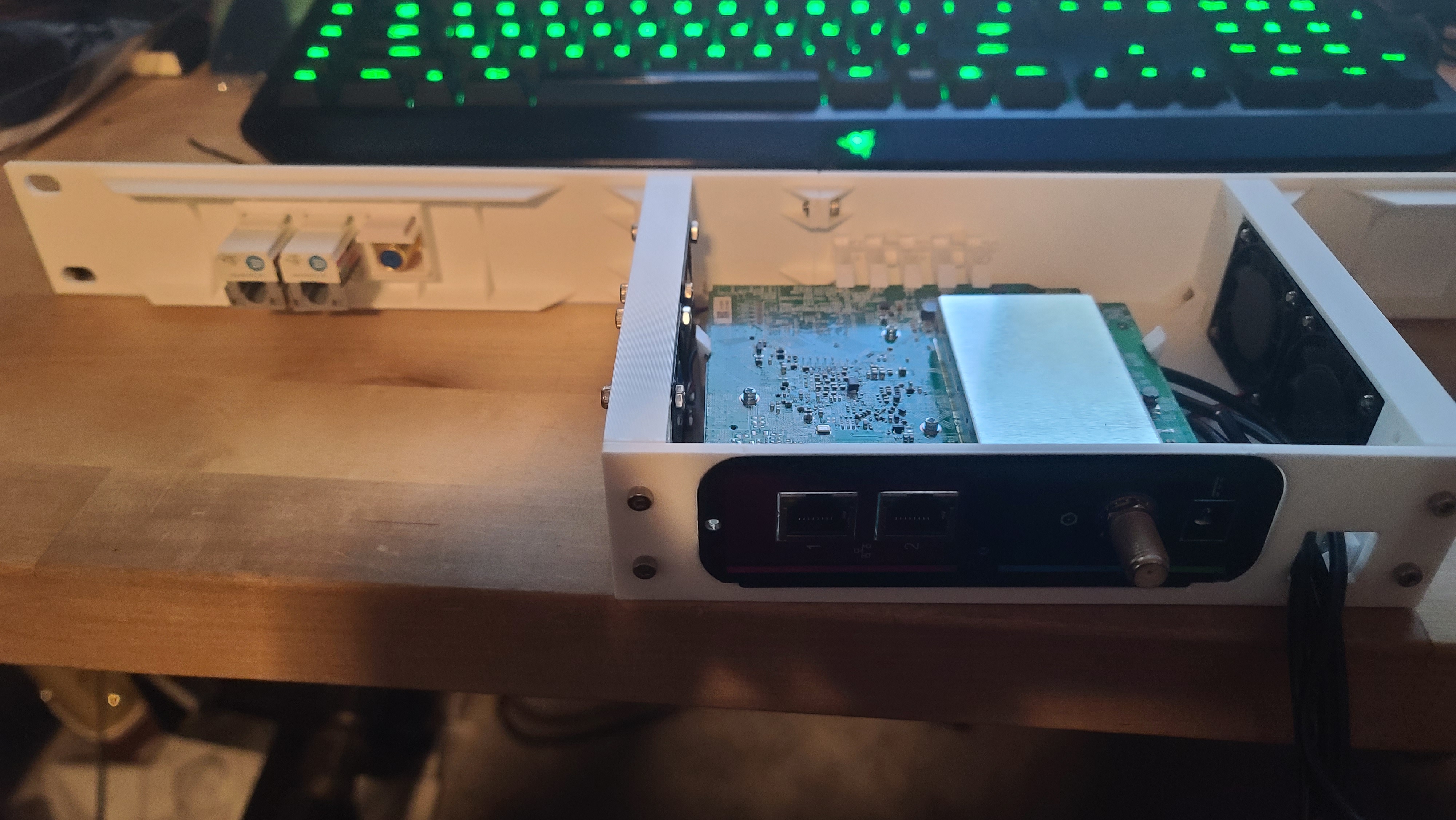 Arris Surfboard SB8200 Rack Mount - photo 4