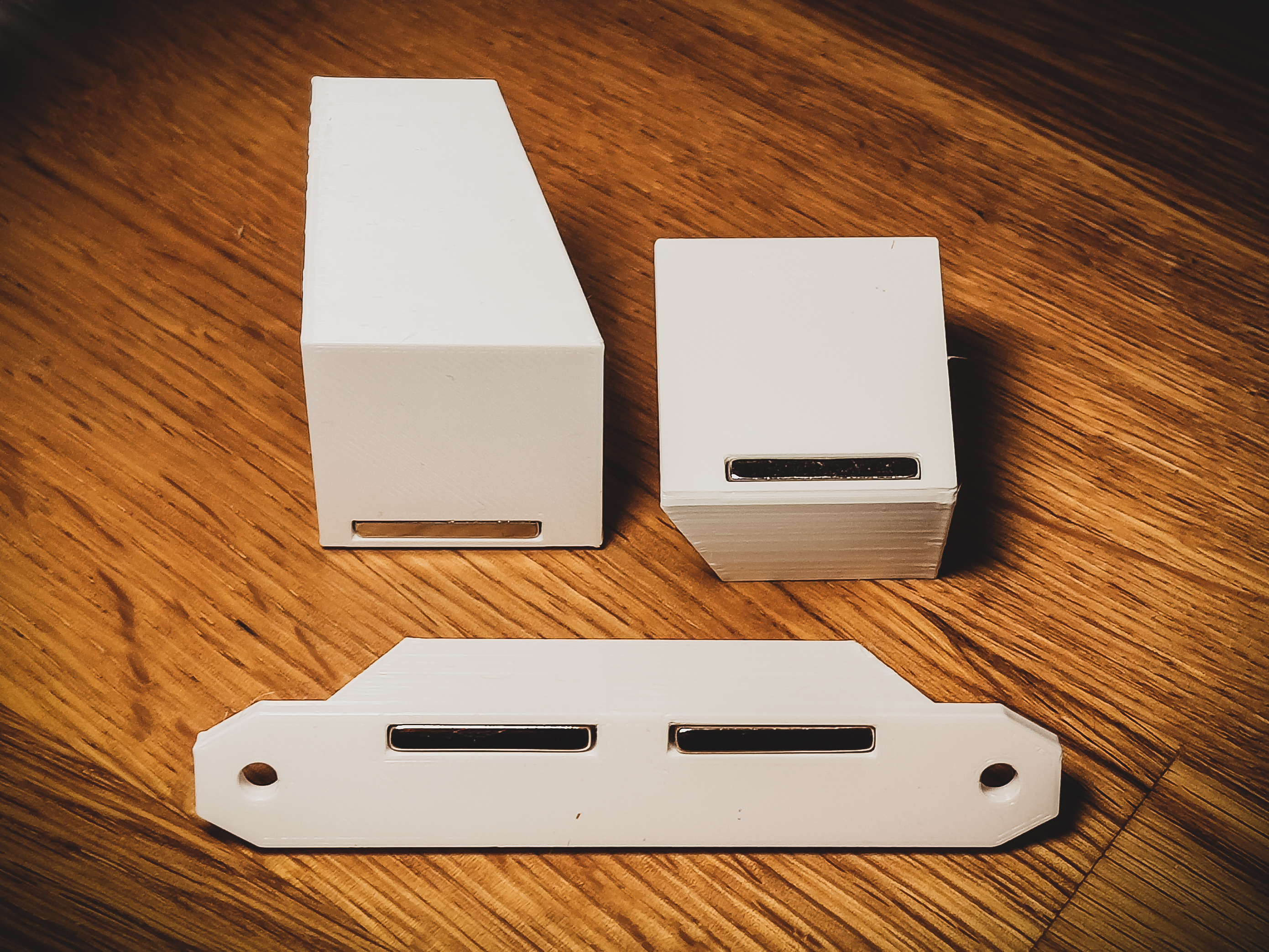 Lack table door knob with inserted magnets 20x10x3 - photo 2