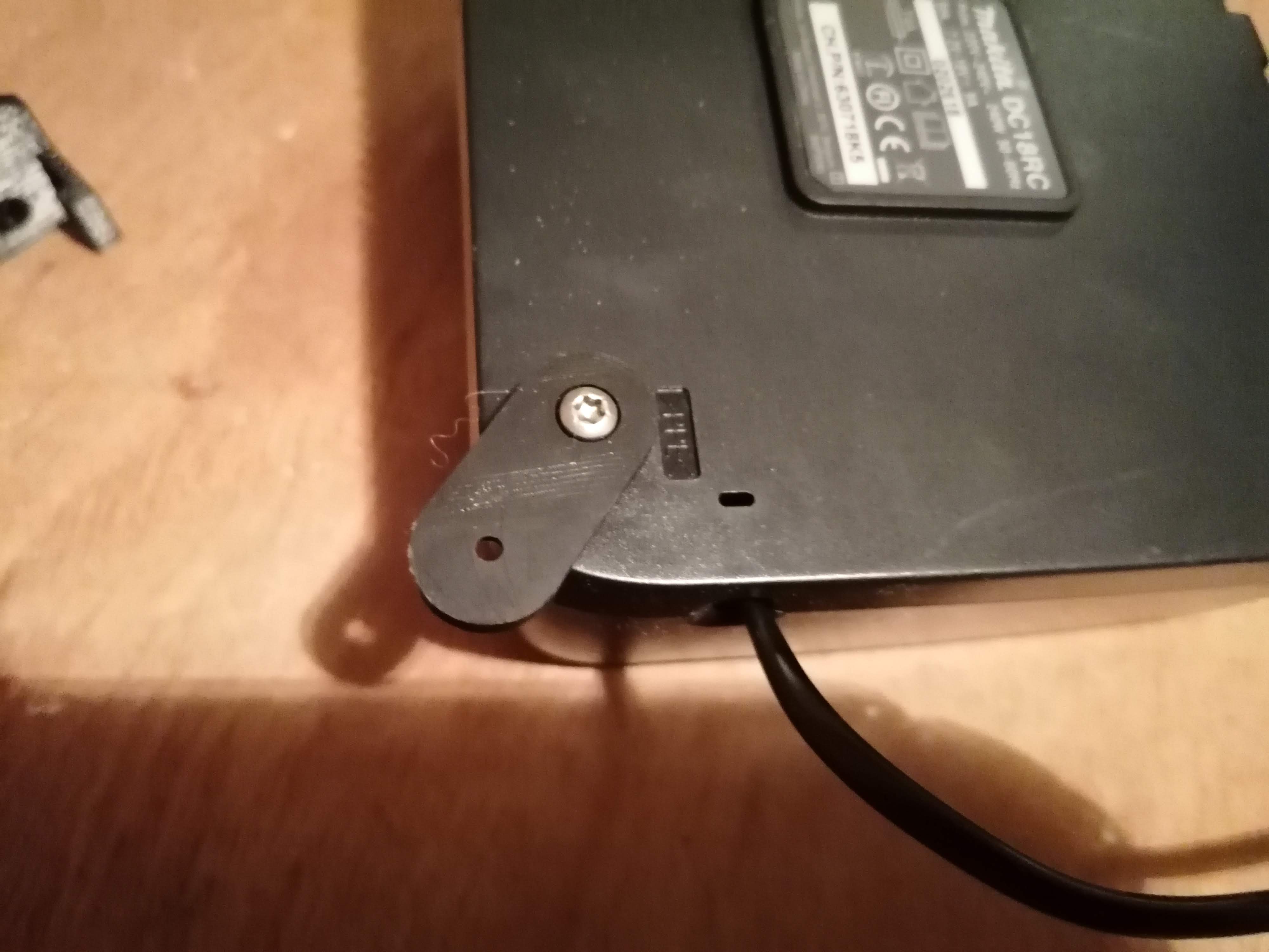 Makita 18V Charger wall mount foot - photo 3