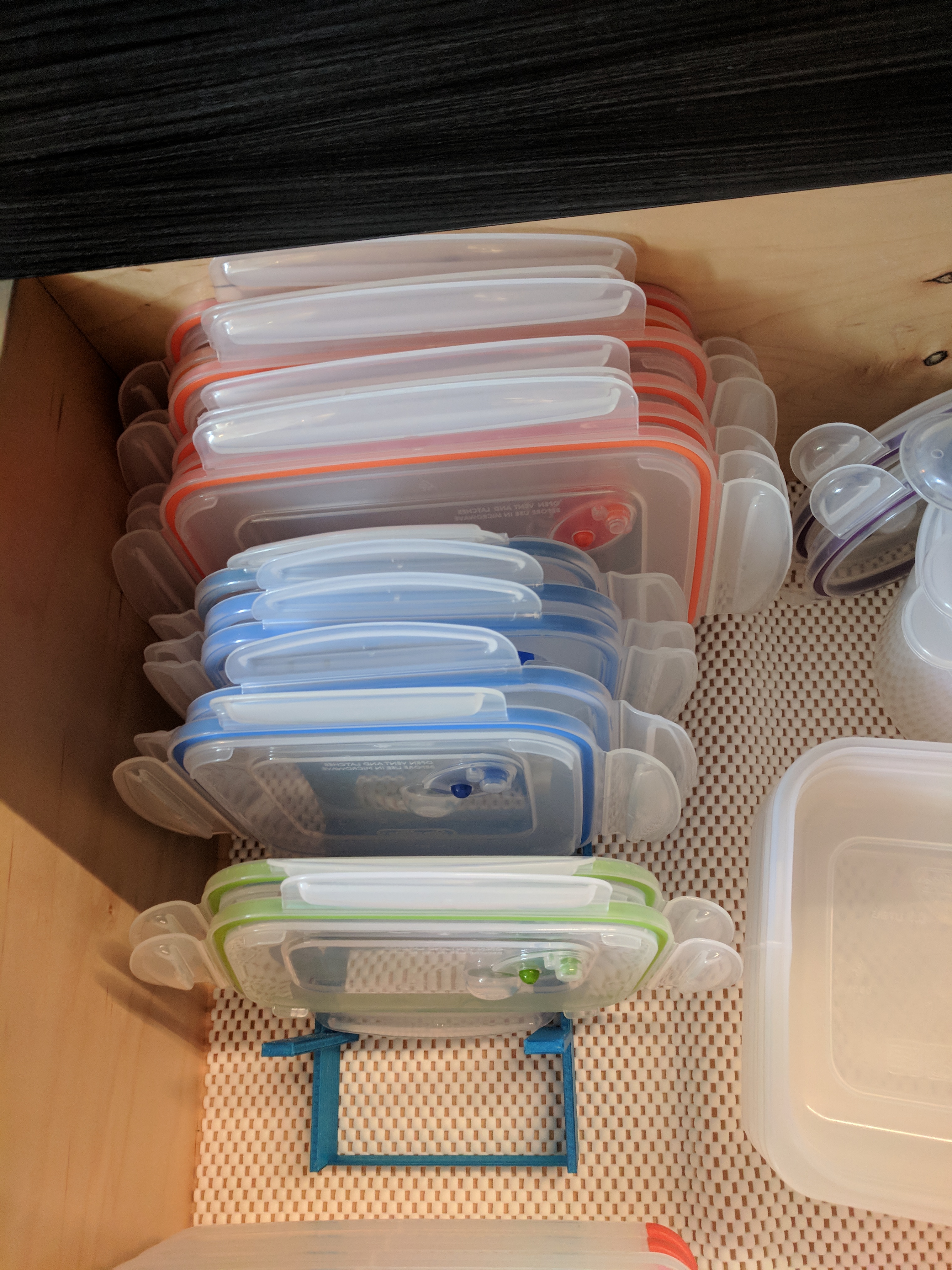 Kitchen lid organizer