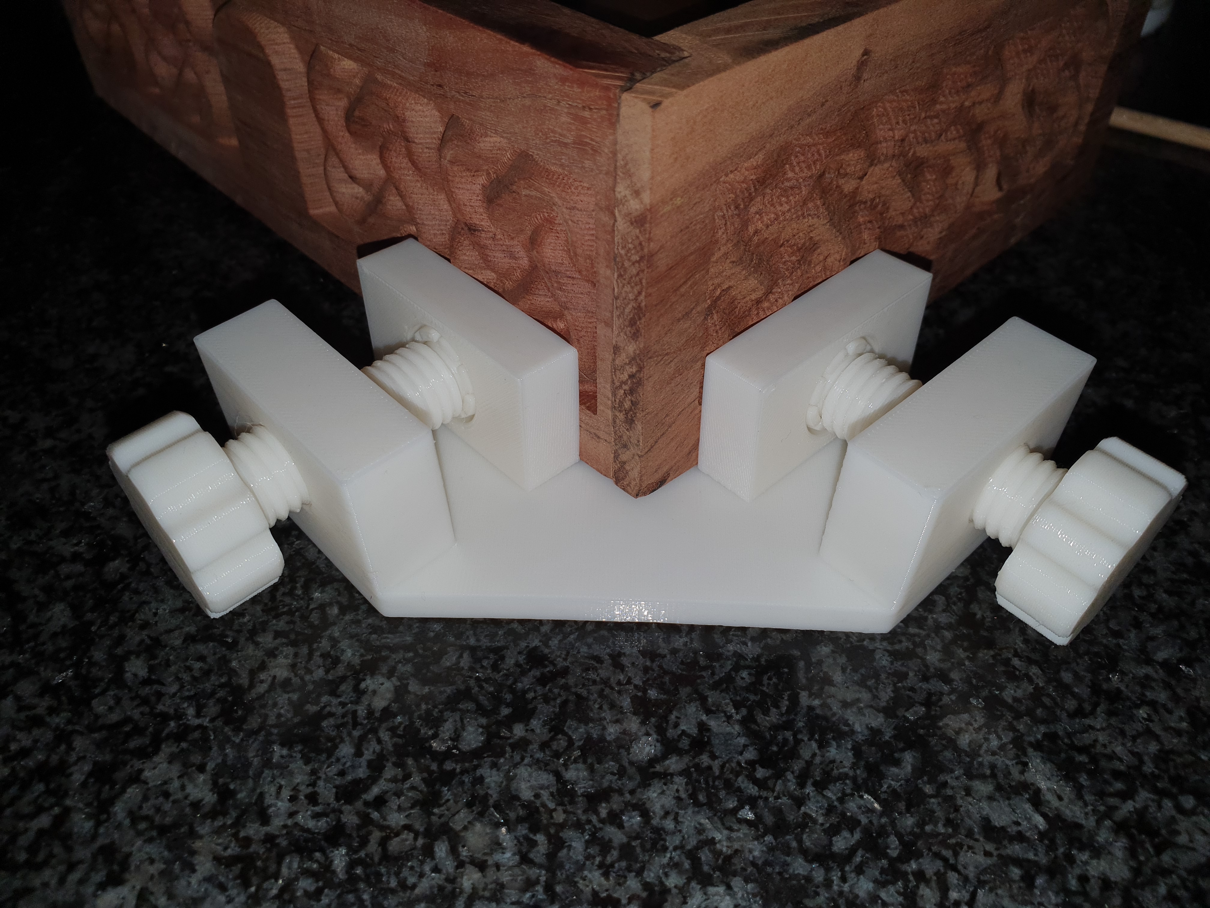 Corner clamp/vice