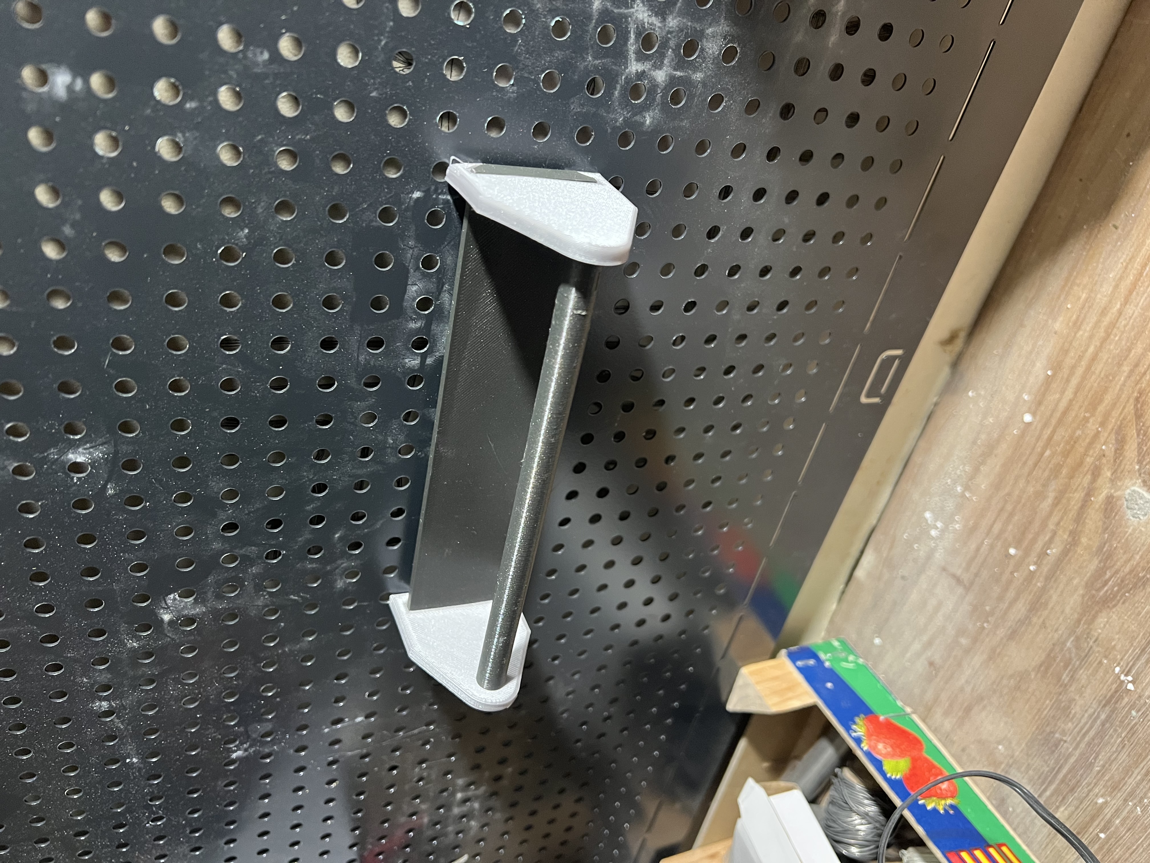 Reinforced version of the original pliers holder to my Peg Board