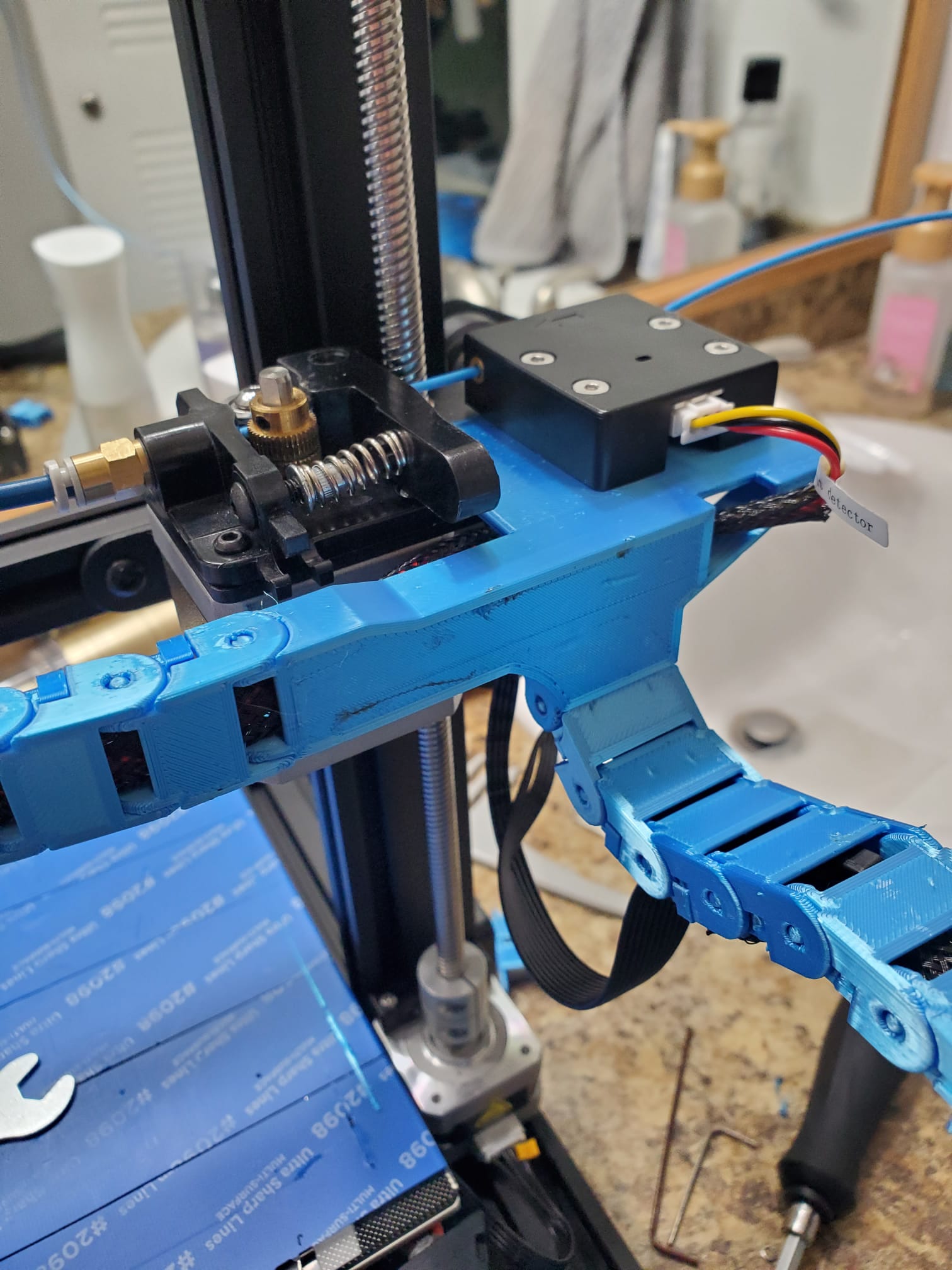 Ender 3v2/Aquila Cable Chain Extruder Mount with Filament Runout - photo 3