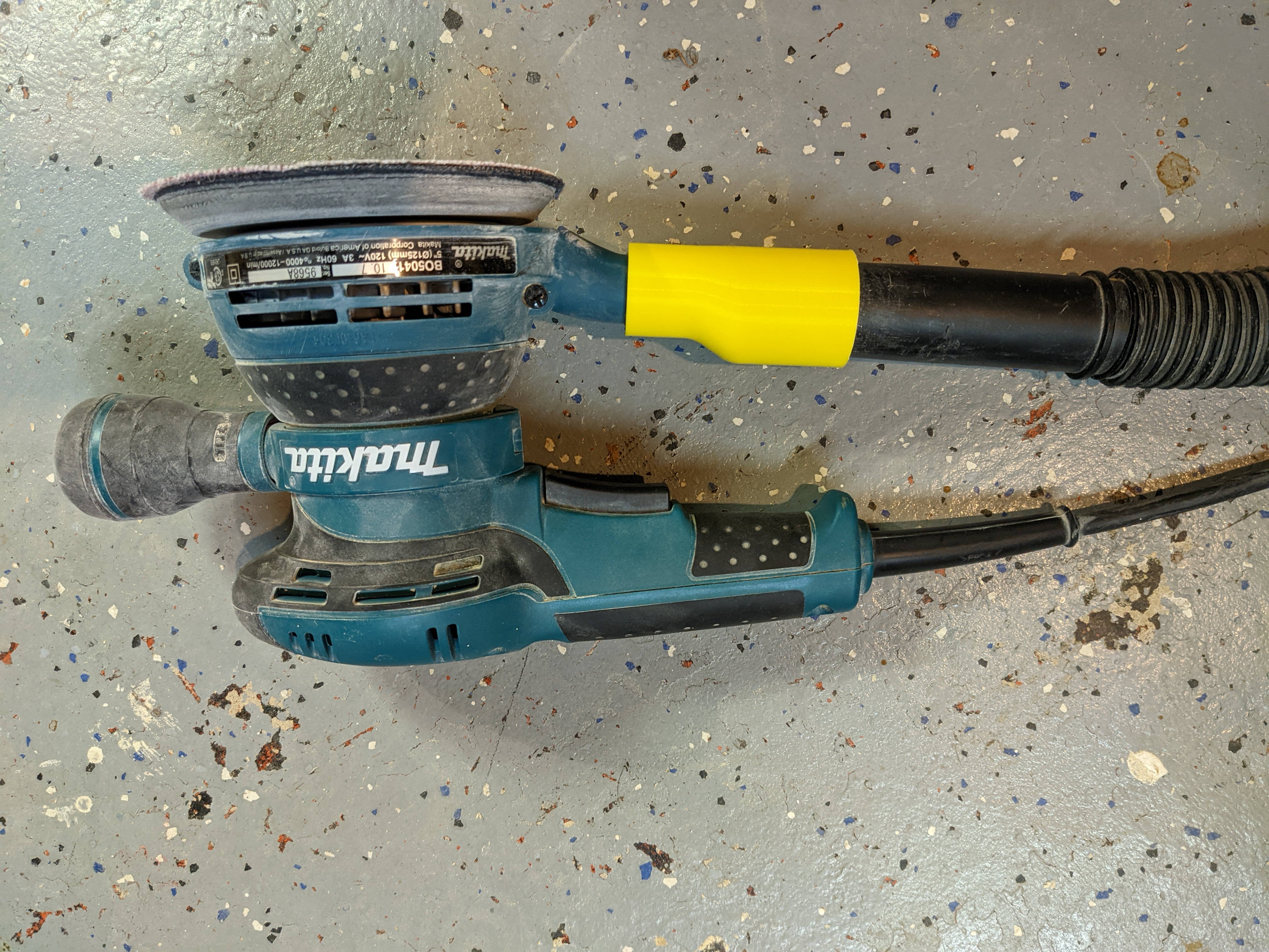 Vacuum adapter for sander