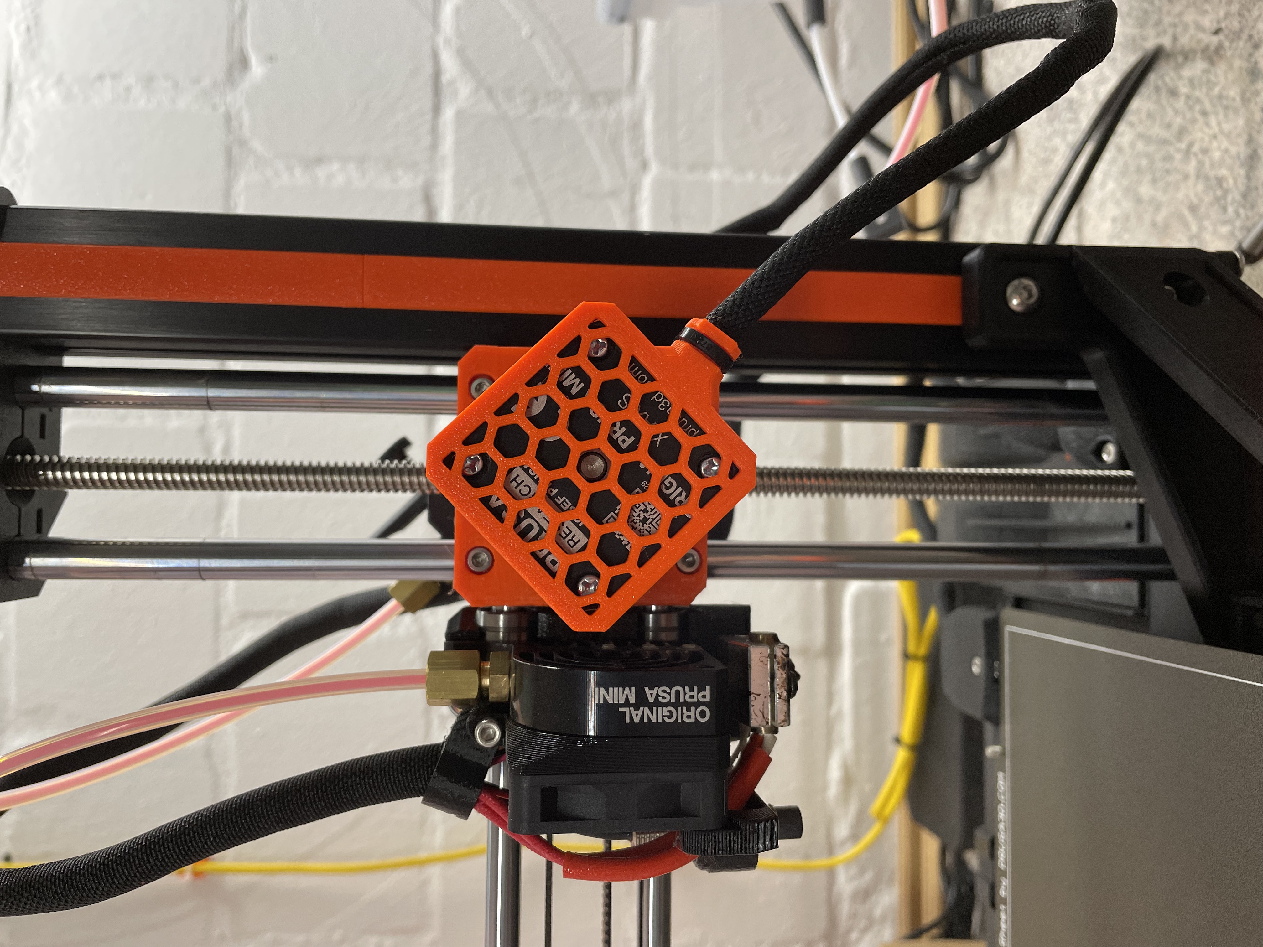 X-axis cable strain relief with hexagon grid for Prusa MK2, MK2.5, and MK3 series and Prusa mini