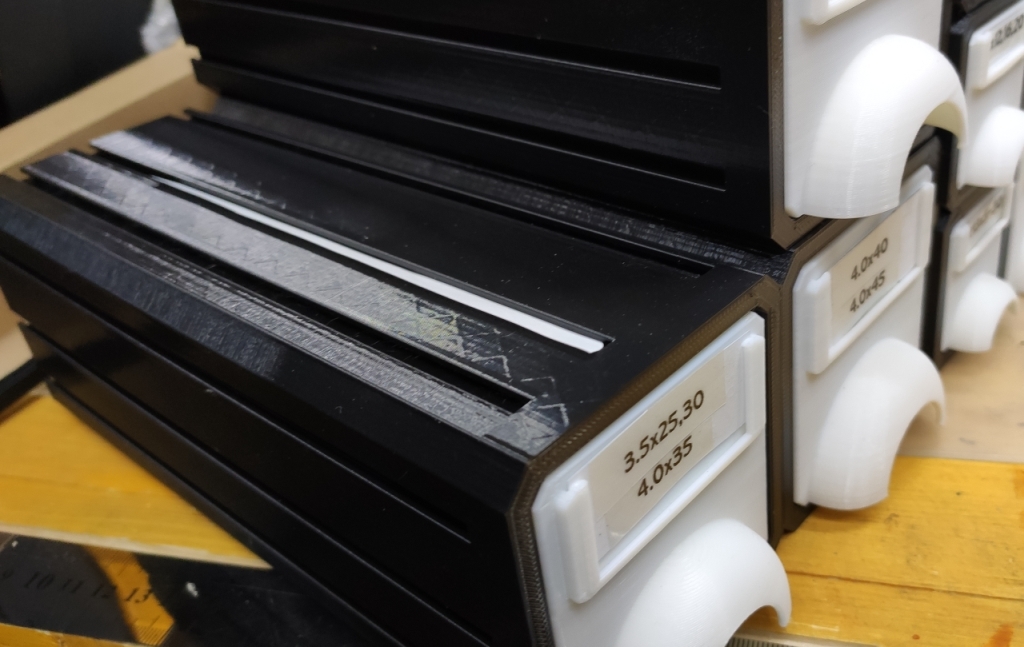 Screws storage modular box