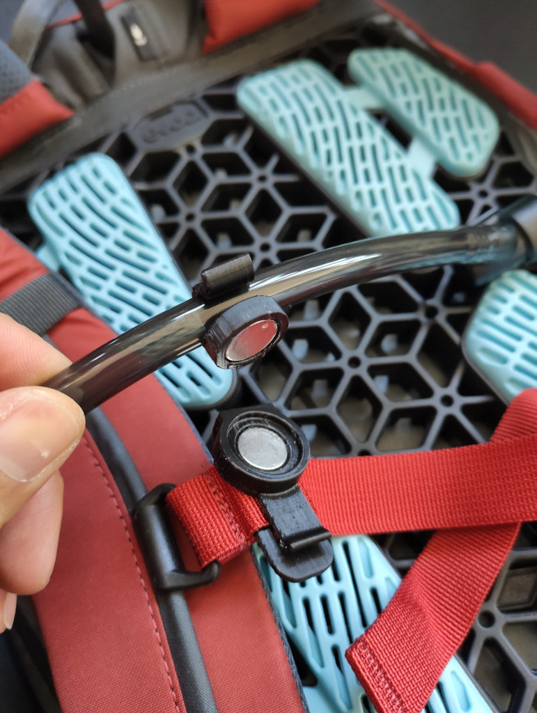 Hydration tube magnetic clip - photo 3