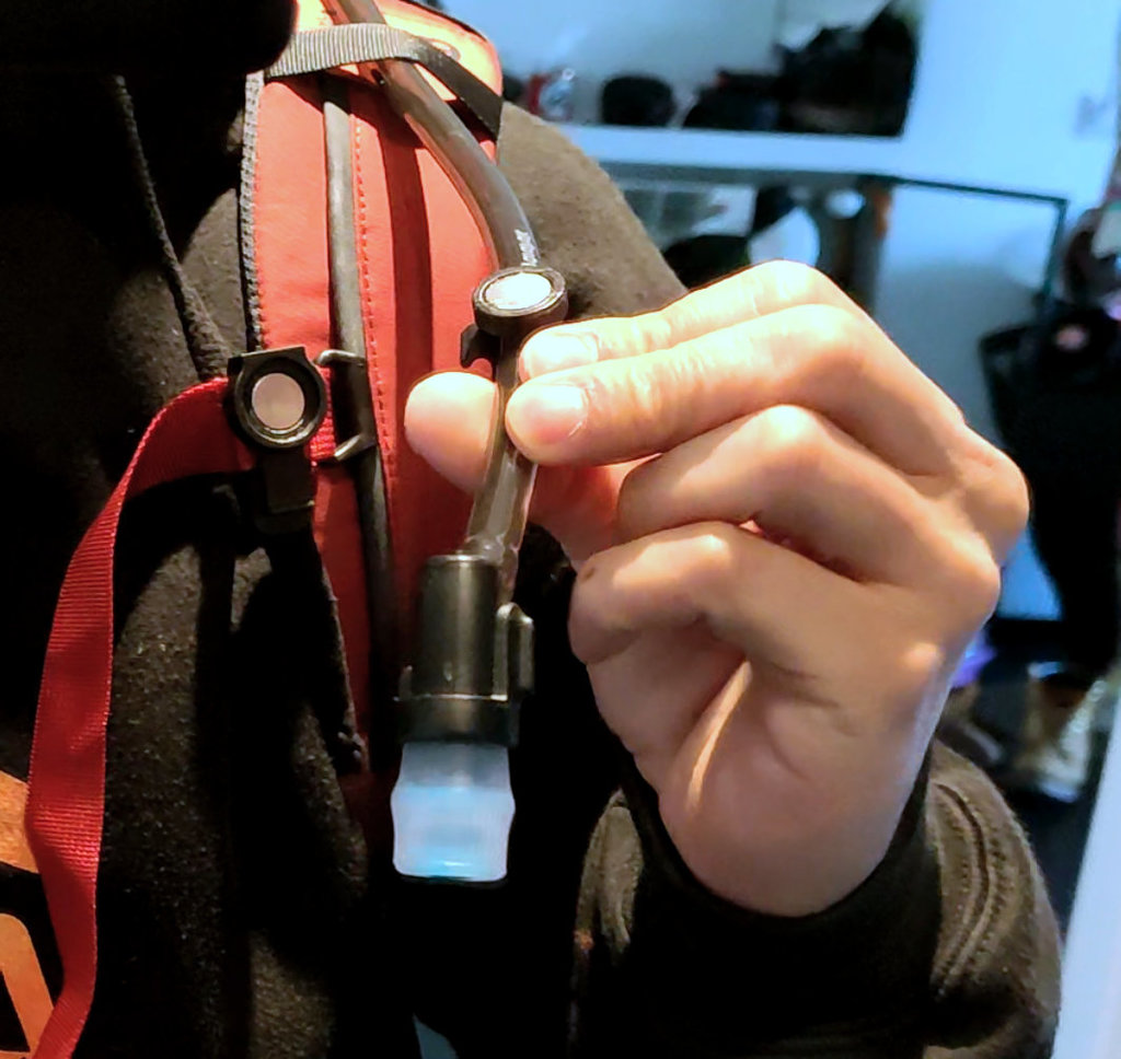 Hydration tube magnetic clip - photo 4