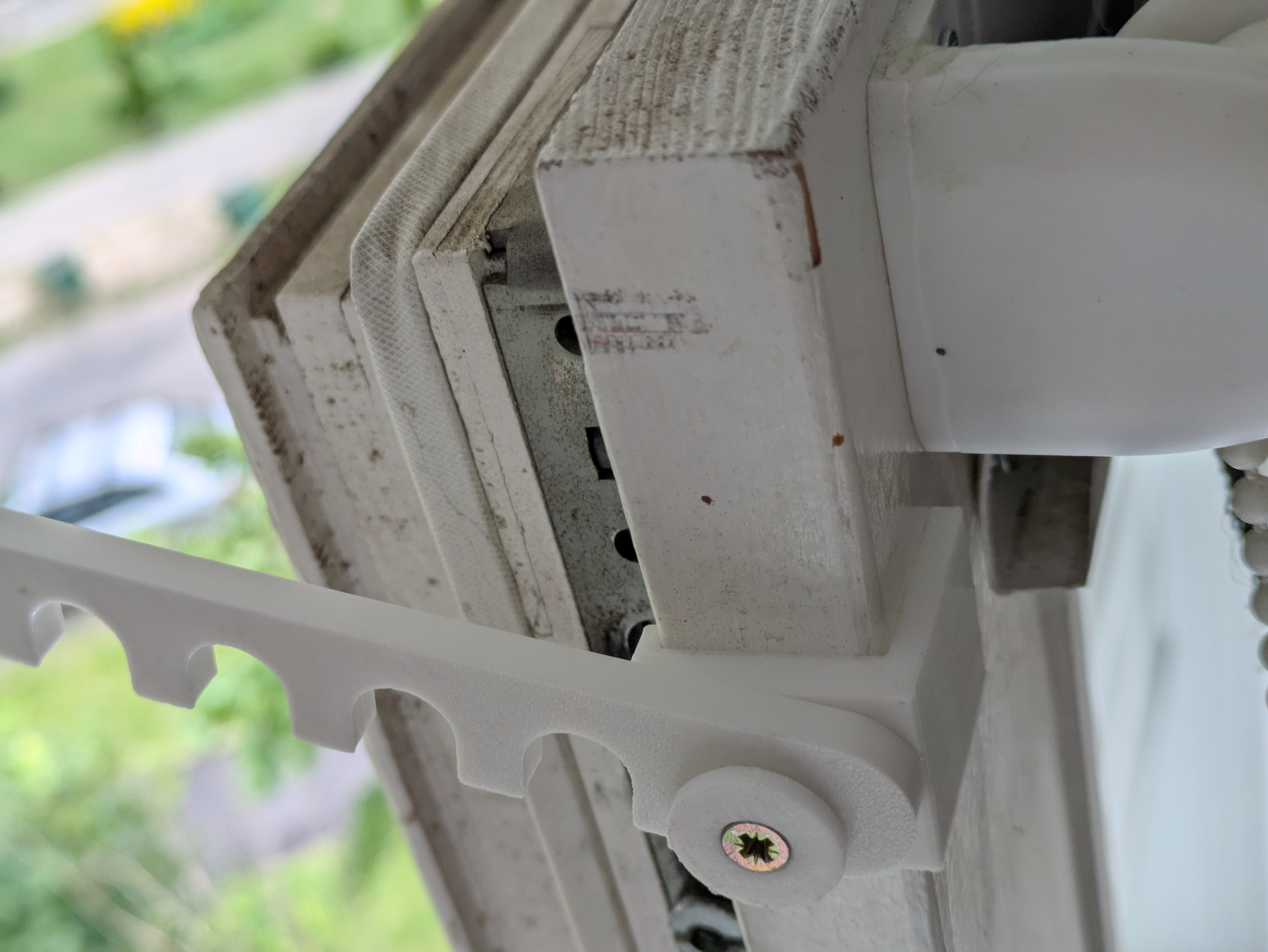 window clamp (фиксатор на окно) - photo 2