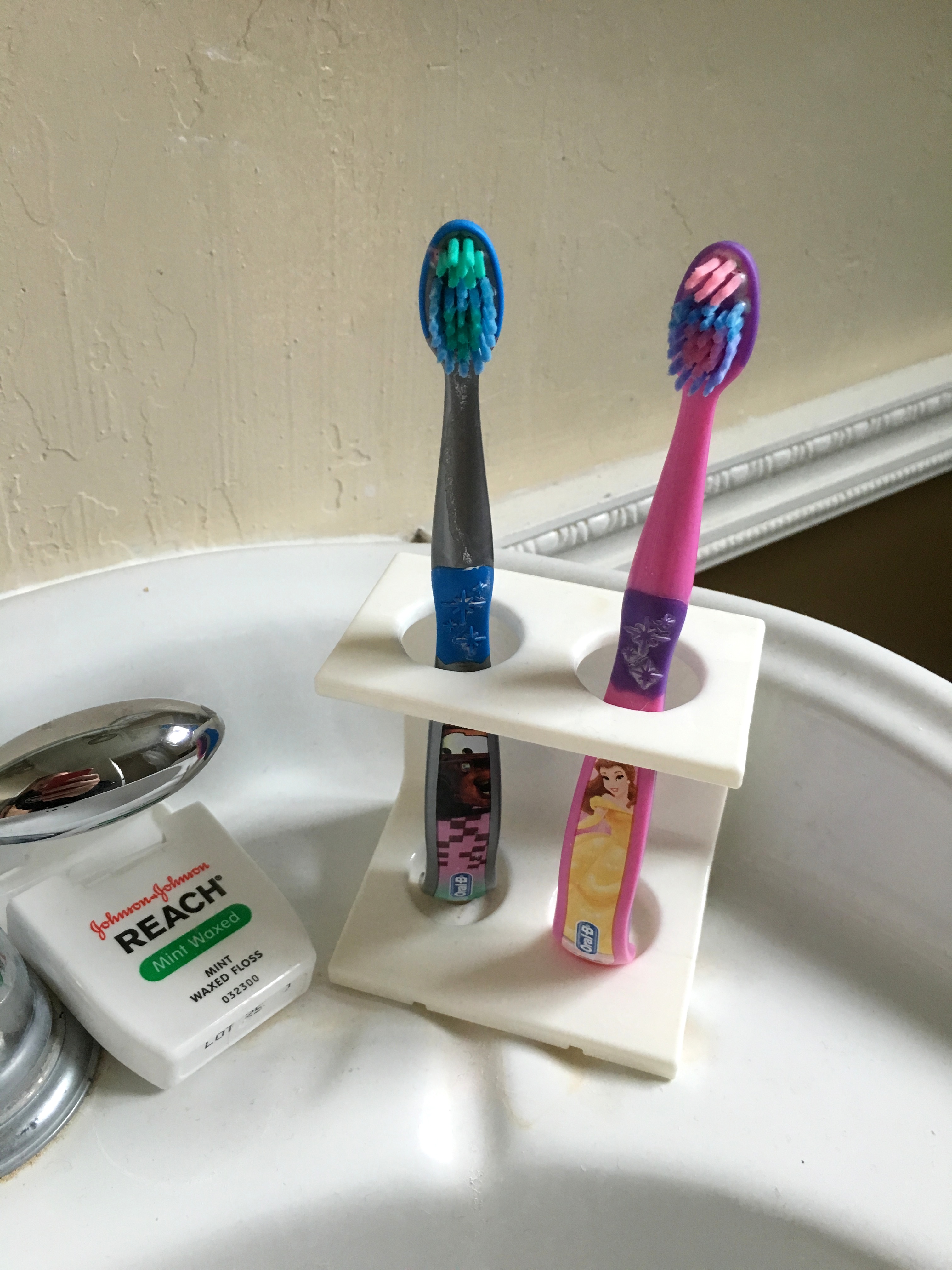 Wide ToothBrush Holder