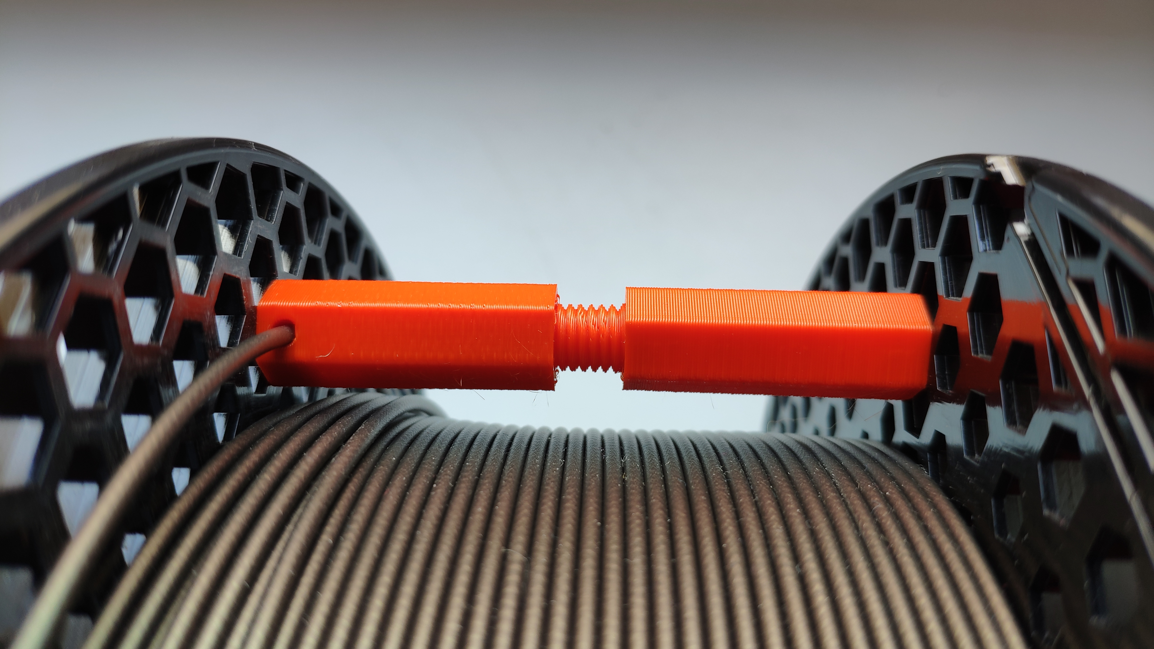 Filament clip with screw