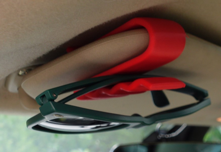 Sunglasses holder for sun visor in car