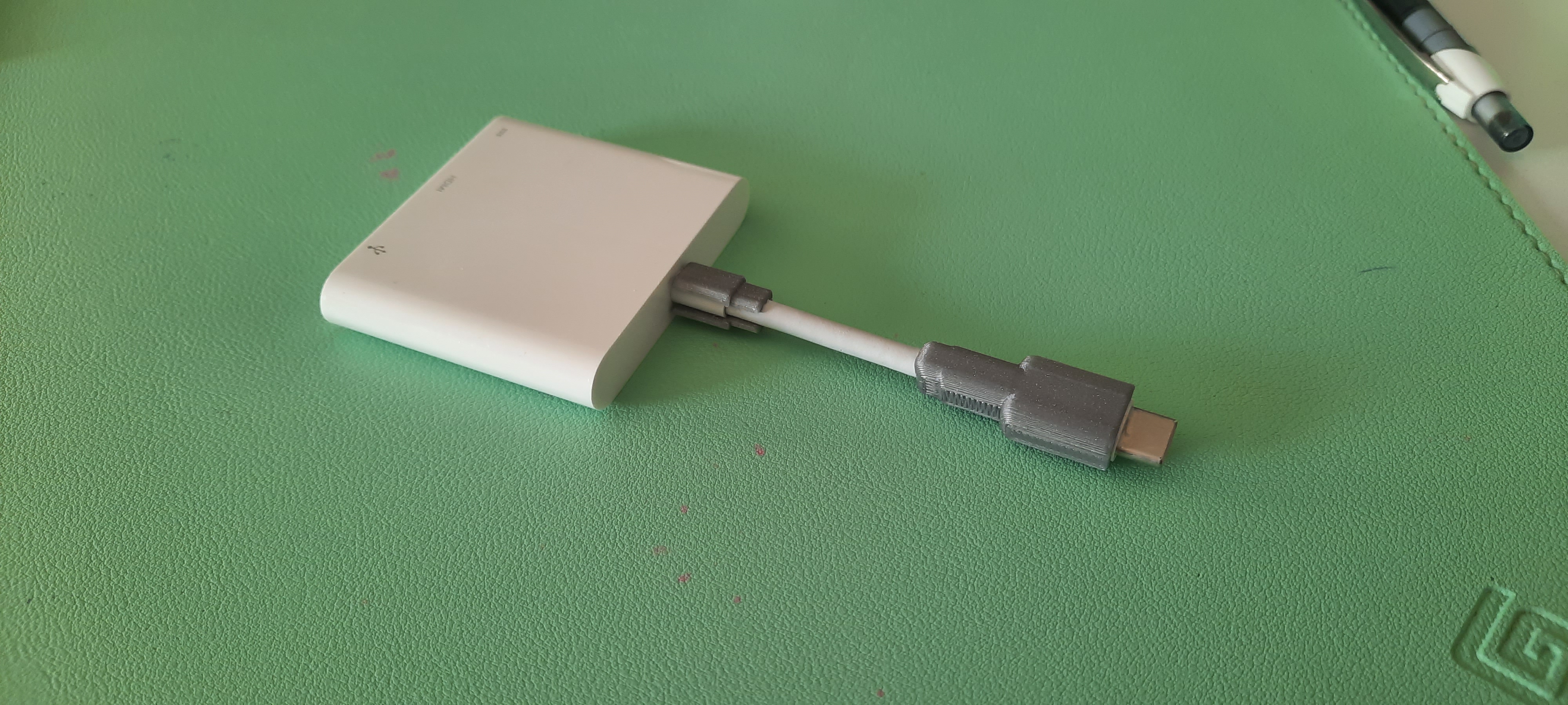Apple USB-C Digital AV multiport adapter cable protector - photo 2