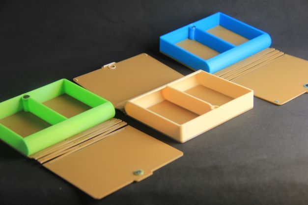 Living hinge box