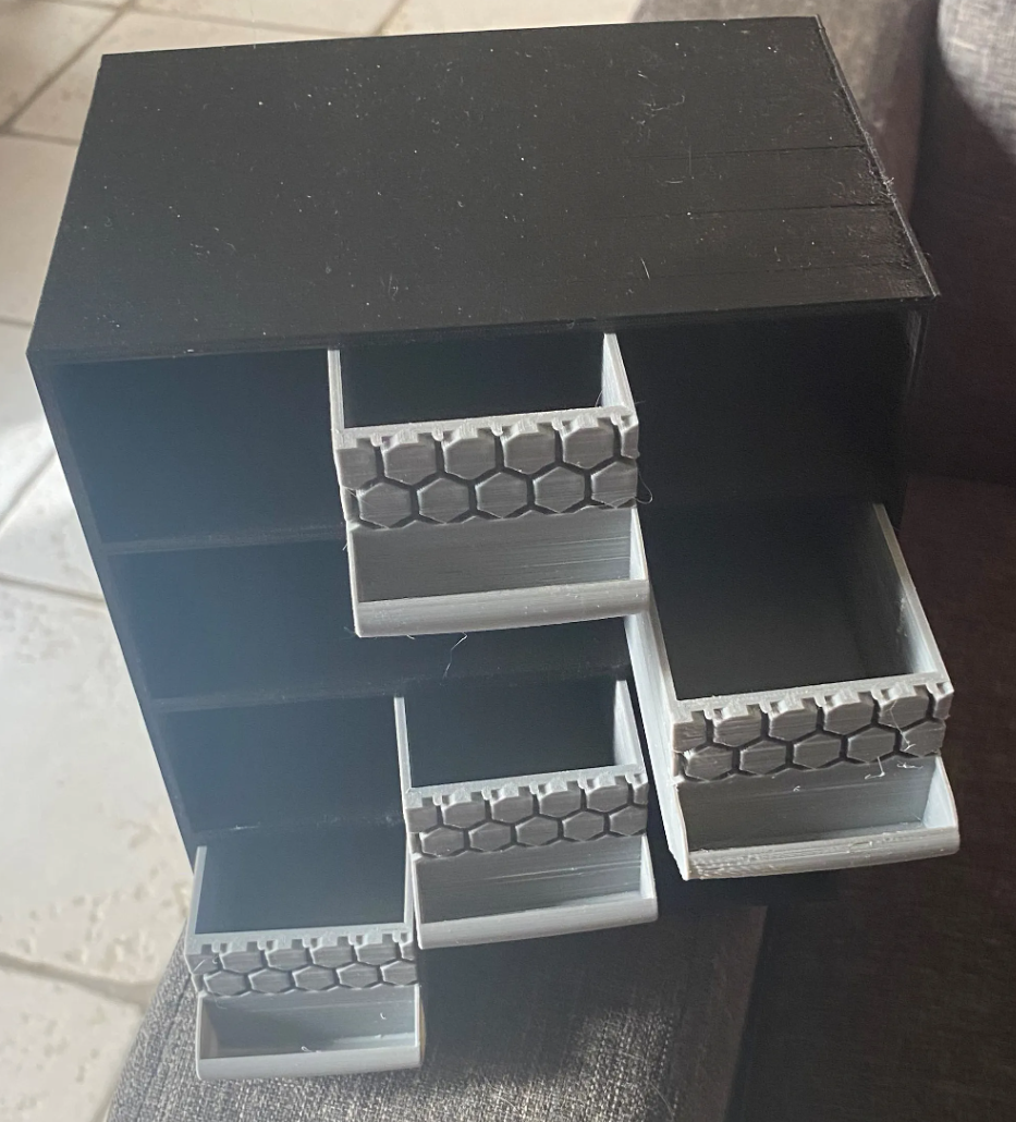 MEUBLE DE RANGEMENT AVEC CASIERS / STORAGE CABINET WITH LOCKERS