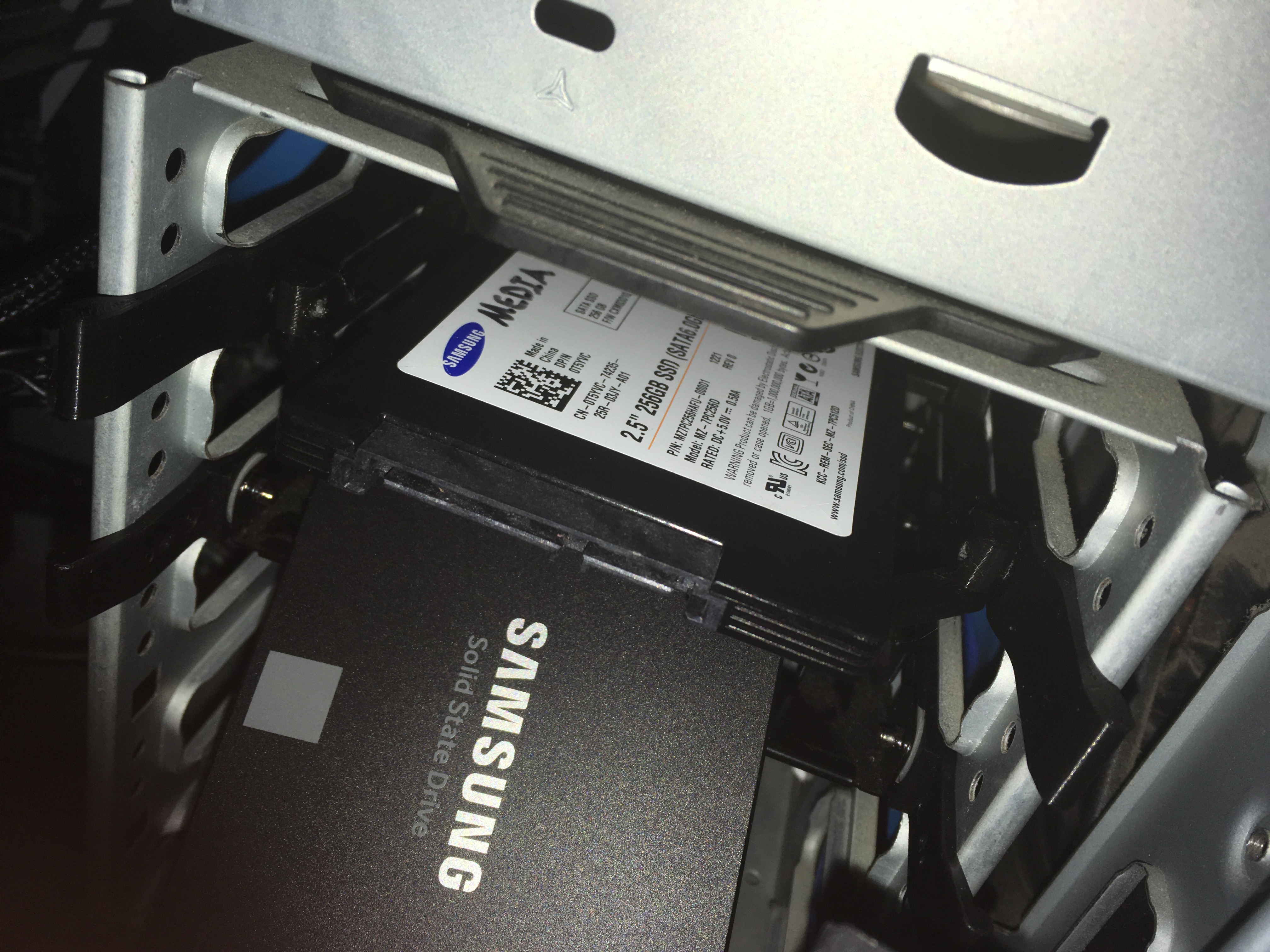2.5" SSD to 3.5" SATA Bay Adapter - photo 2