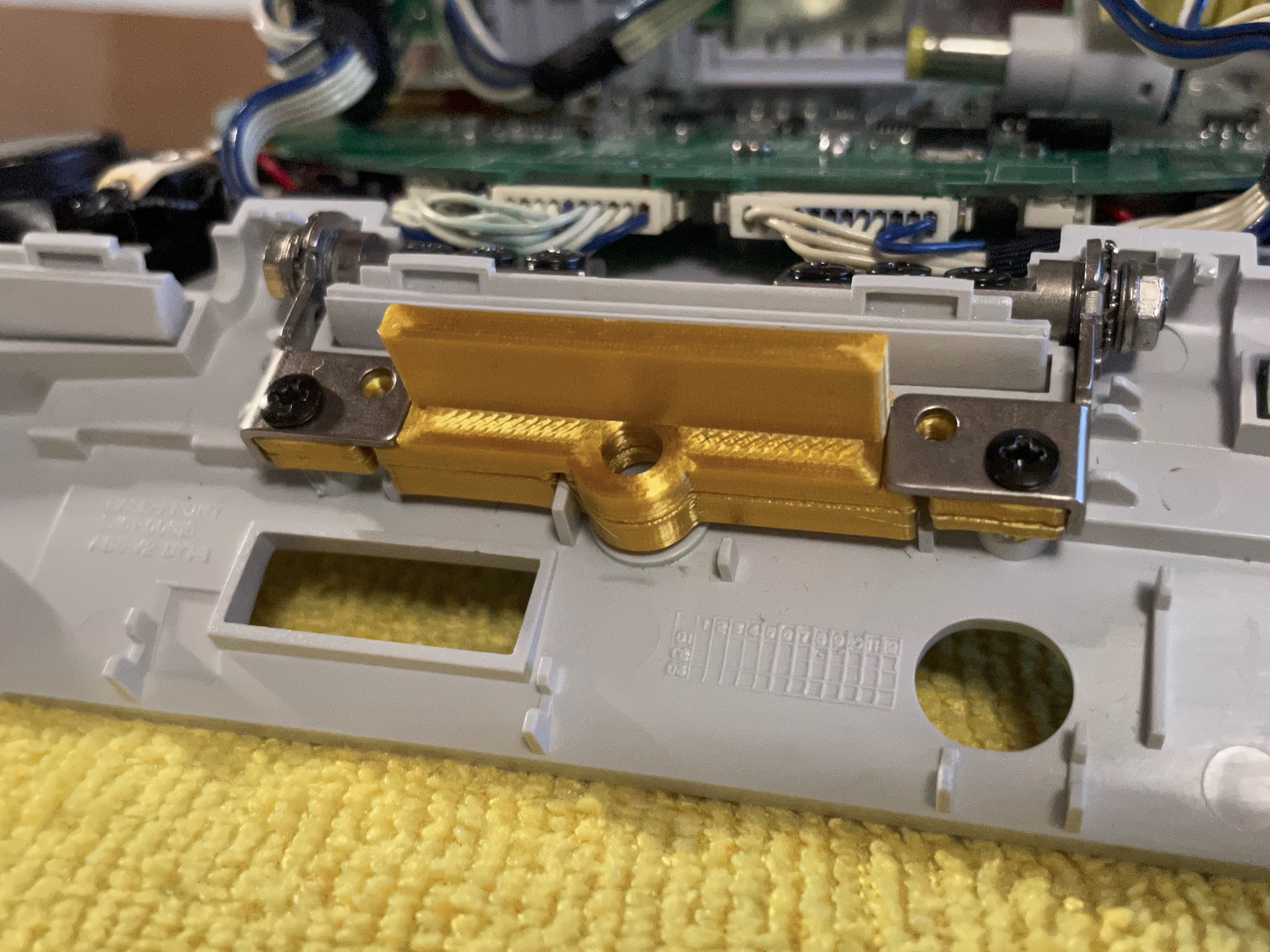 PSone LCD Screen Bottom Hinge Screw Hole Repair