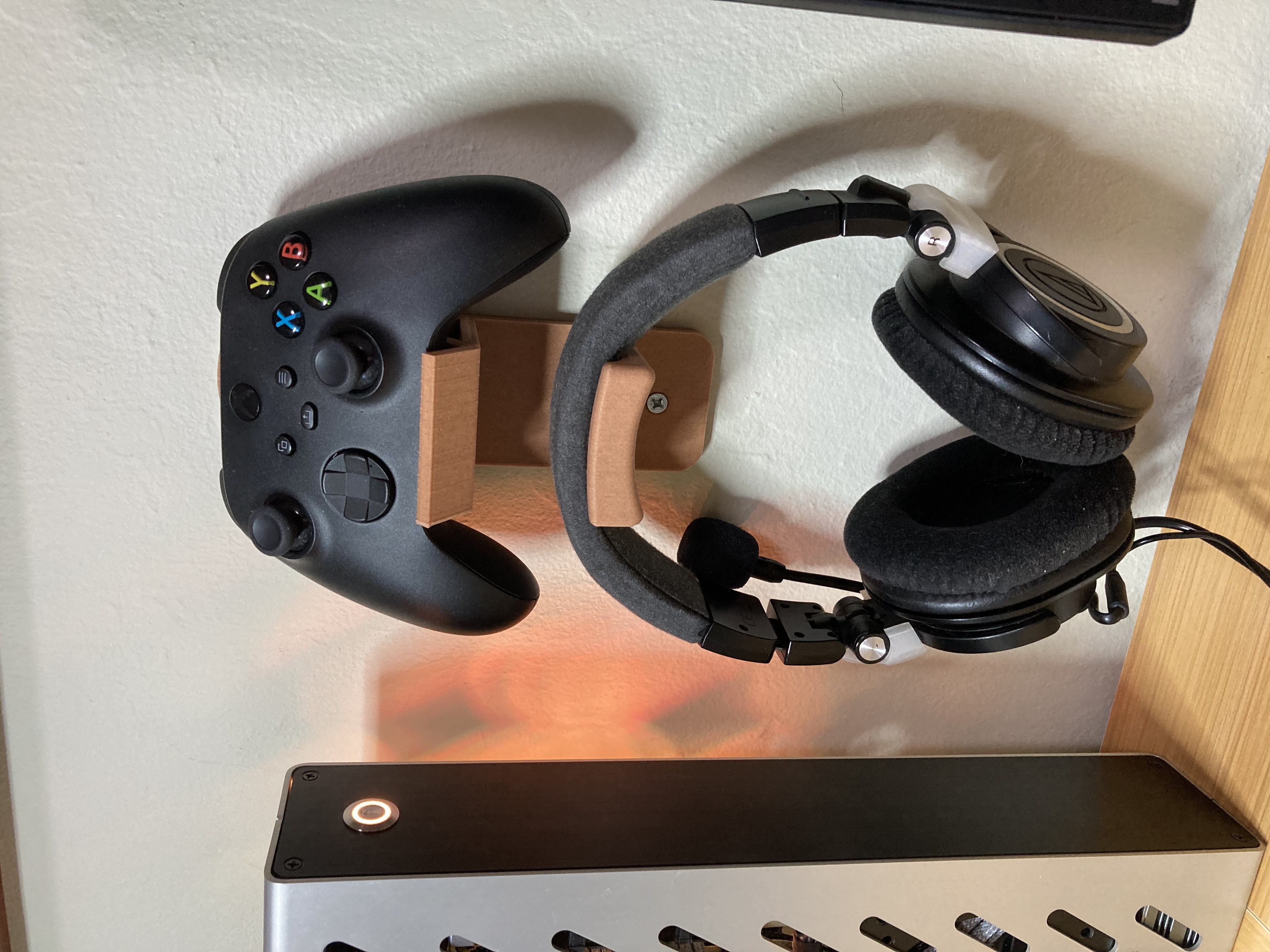 Controller and Headphone Wall Mount