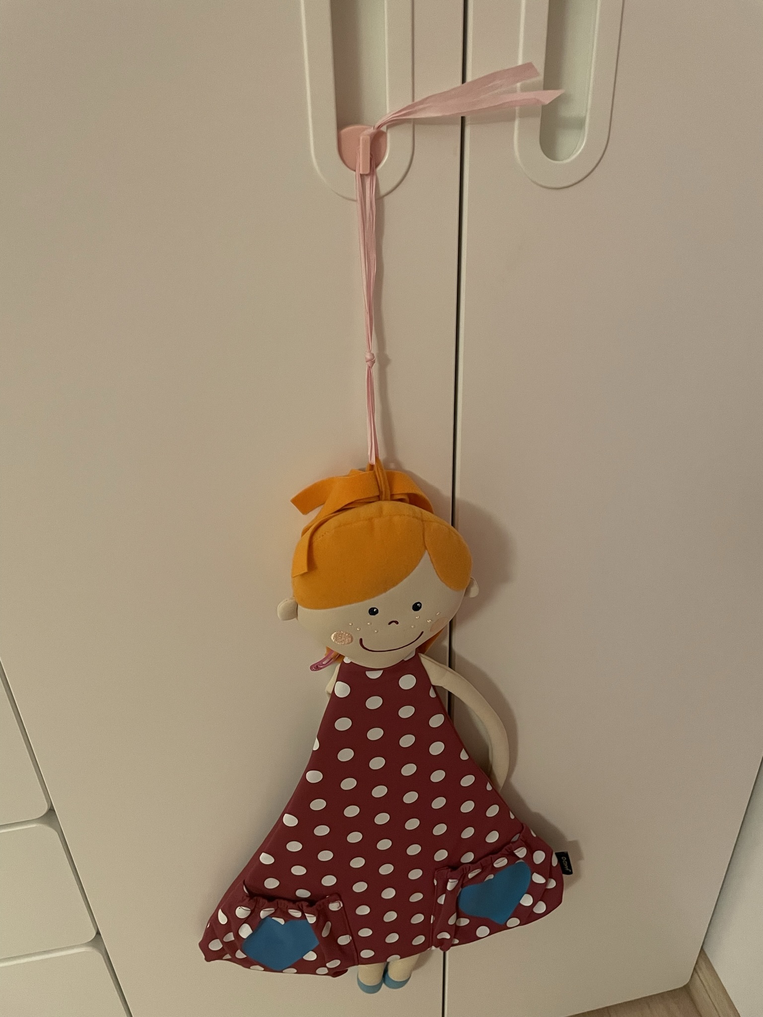 Hook to instert into door handle of an IKEA PLASTA wardrobe. - photo 2