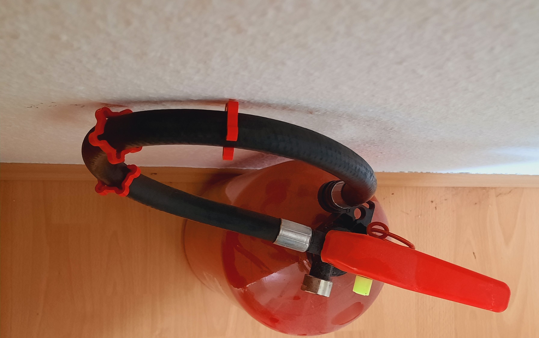 Hose clamp for wall protection - Schauch Klemme als Wandschutz - photo 2