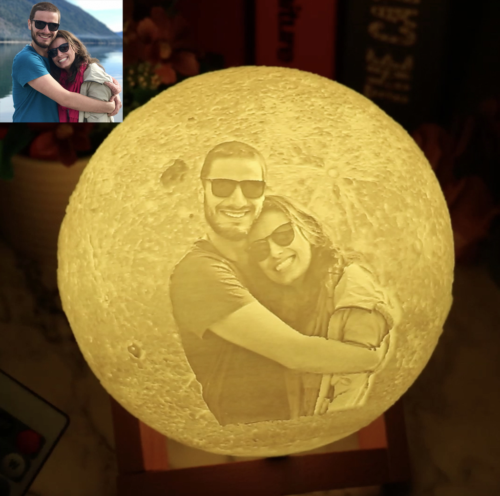 Customizable moon lamp with photo
