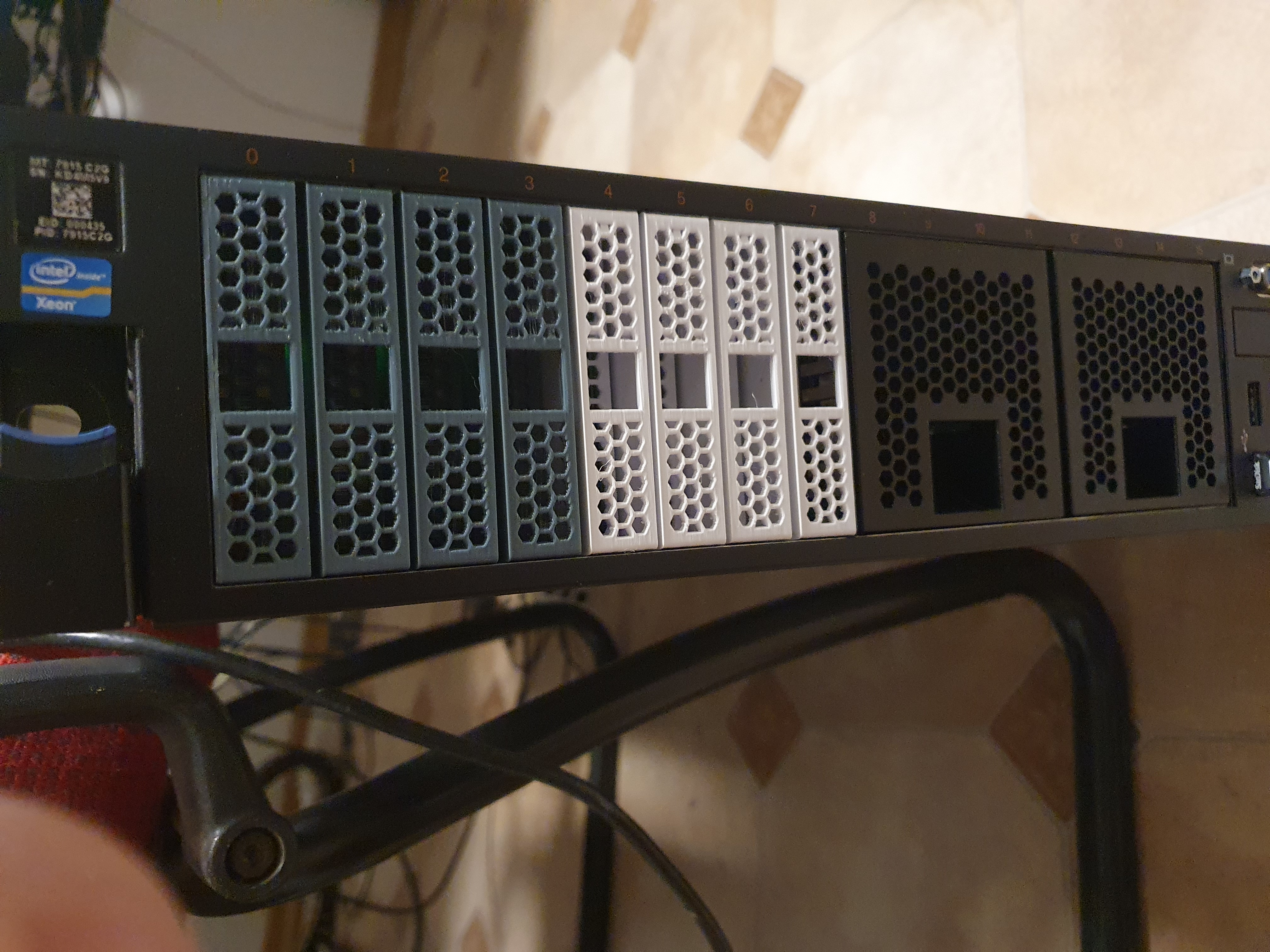 IBM System x3650 M4 2.5" Tray - photo 2