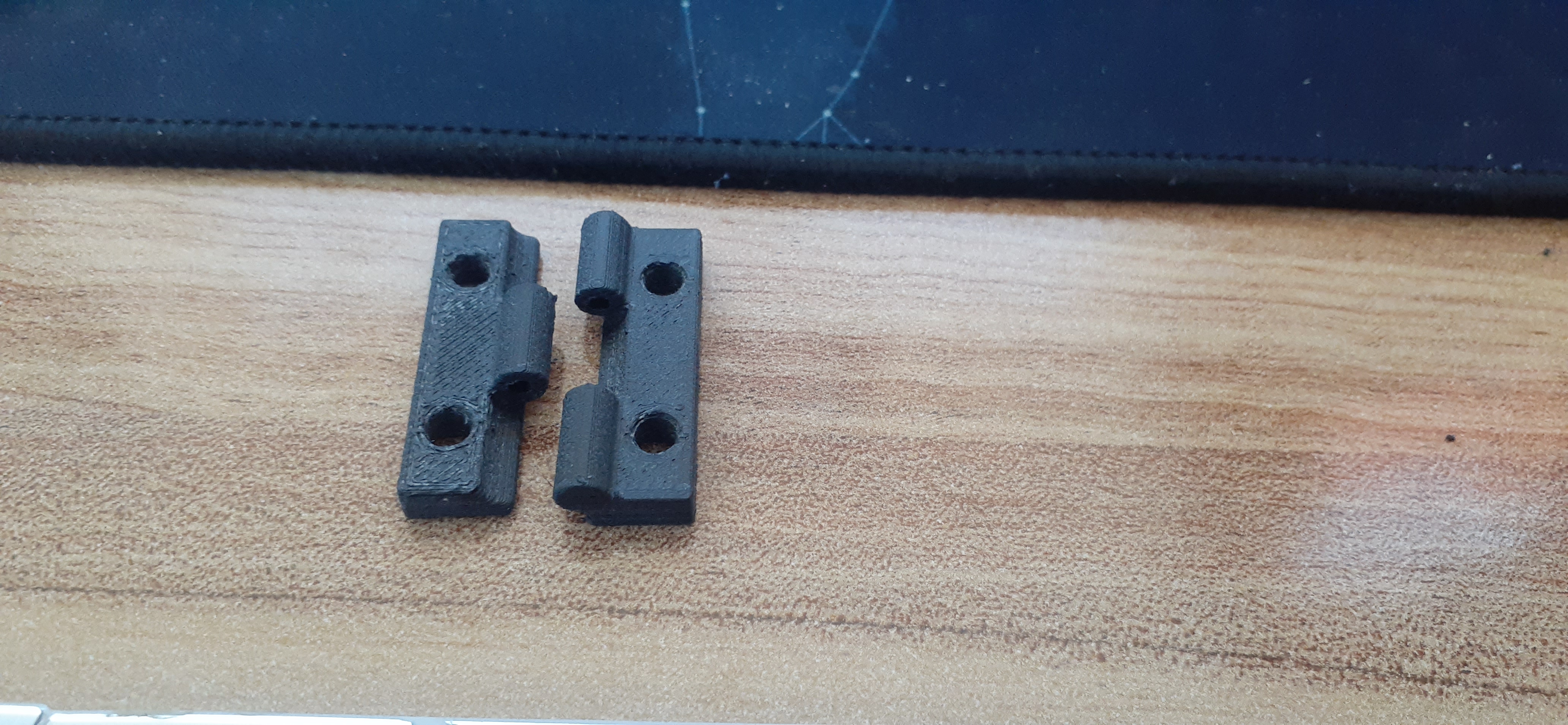 Small hinge