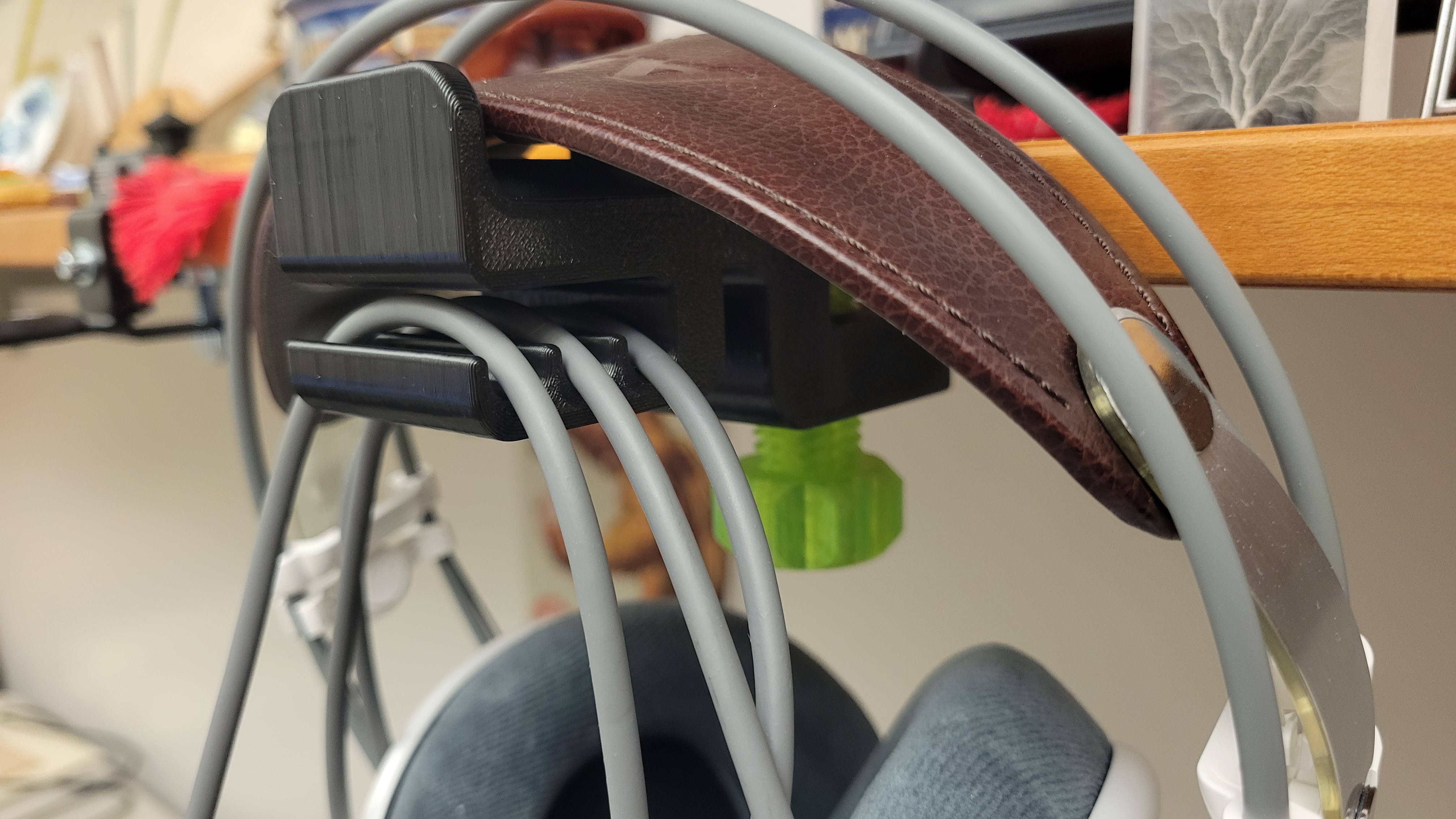Desk Mount Headphone Holder FOR THIN DESKS (< 25 mm) - non-flipped cable management - photo 3