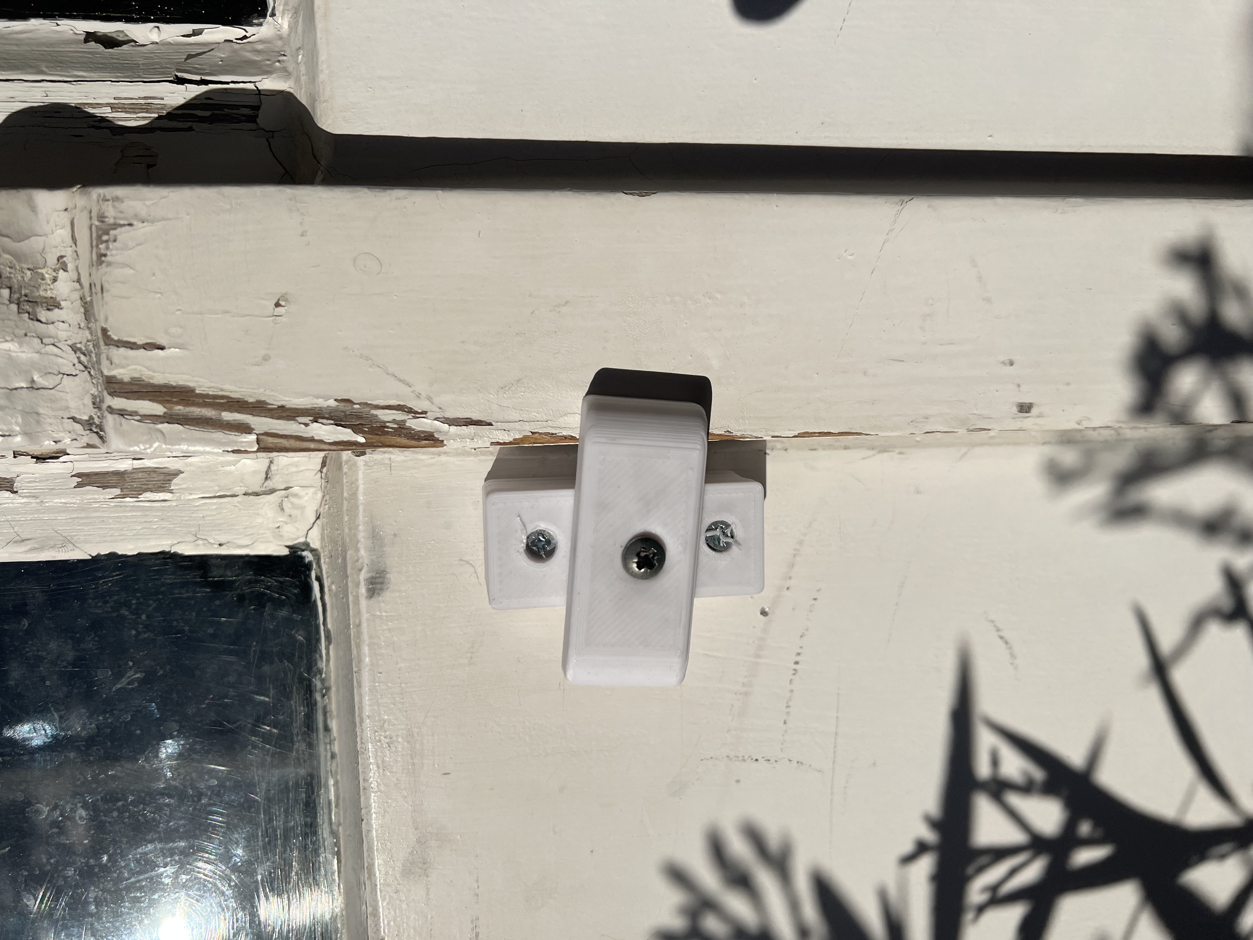 Simple balcony door latch